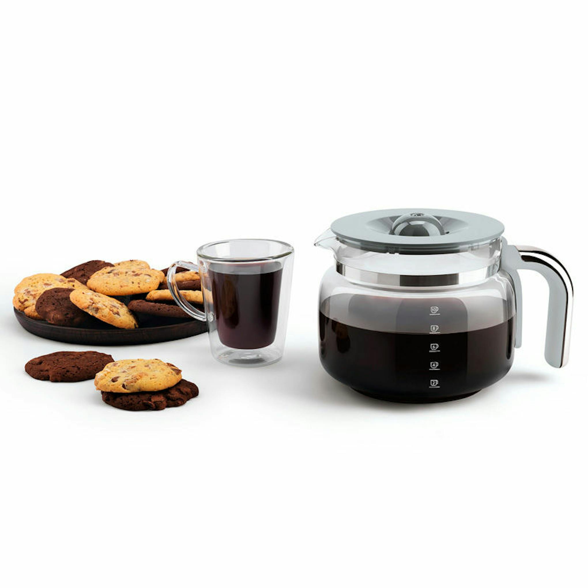 Cafetera de goteo Smeg DCF02PBEU azul pastel con taza y galletas
