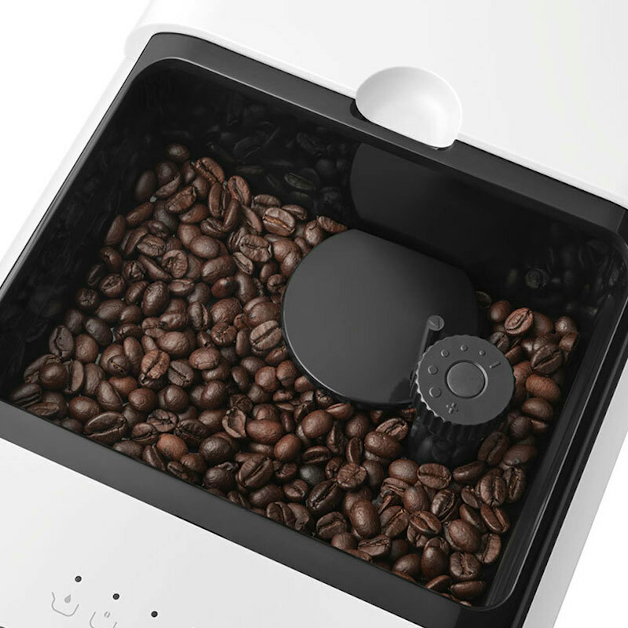 Cafetera superautomática Smeg BCC13WHMEU blanca con depósito de café en grano