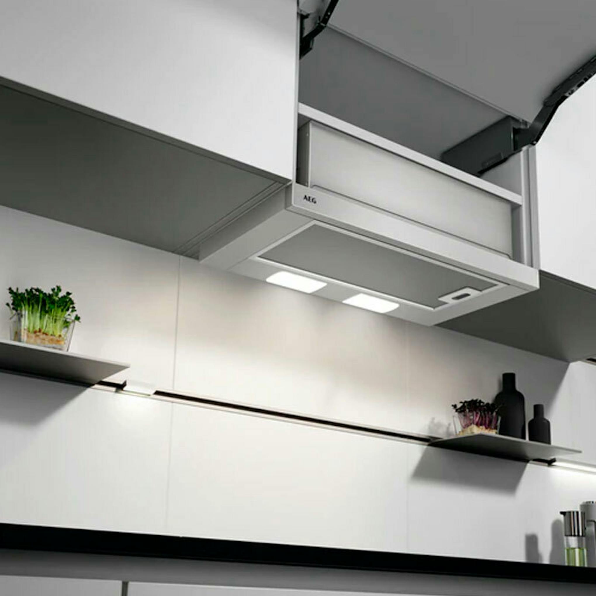 Campana extractora AEG DPB3632S instalada en una cocina