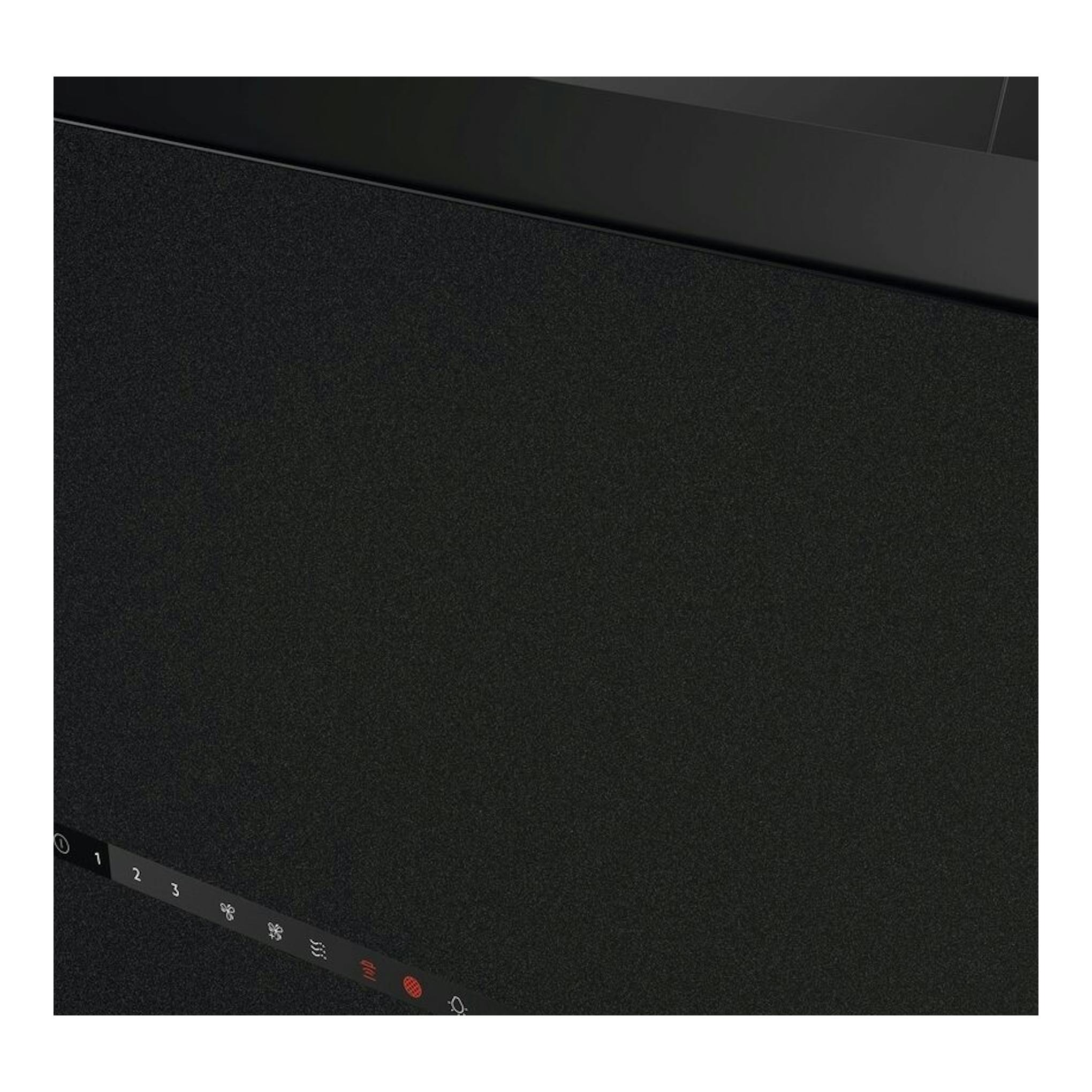 Campana decorativa AEG GV77D91SZ negra, vista frontal en detalle con panel de control iluminado.
