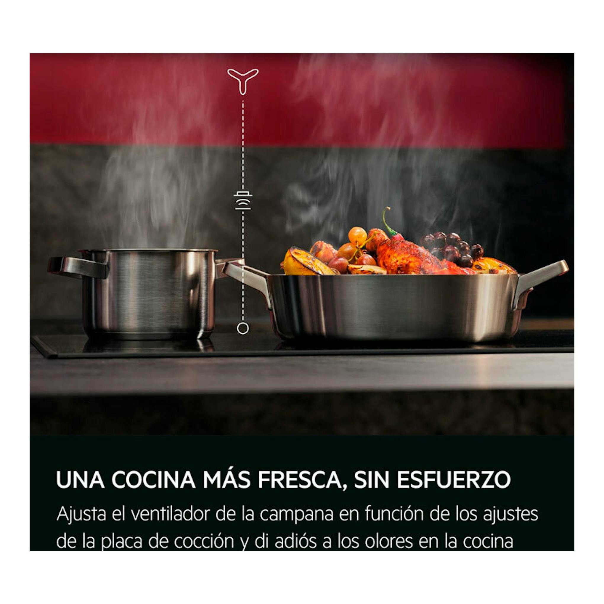 AEG NDC7792SM, cocina con ollas de acero inoxidable y vapor sobre placa, vista frontal.