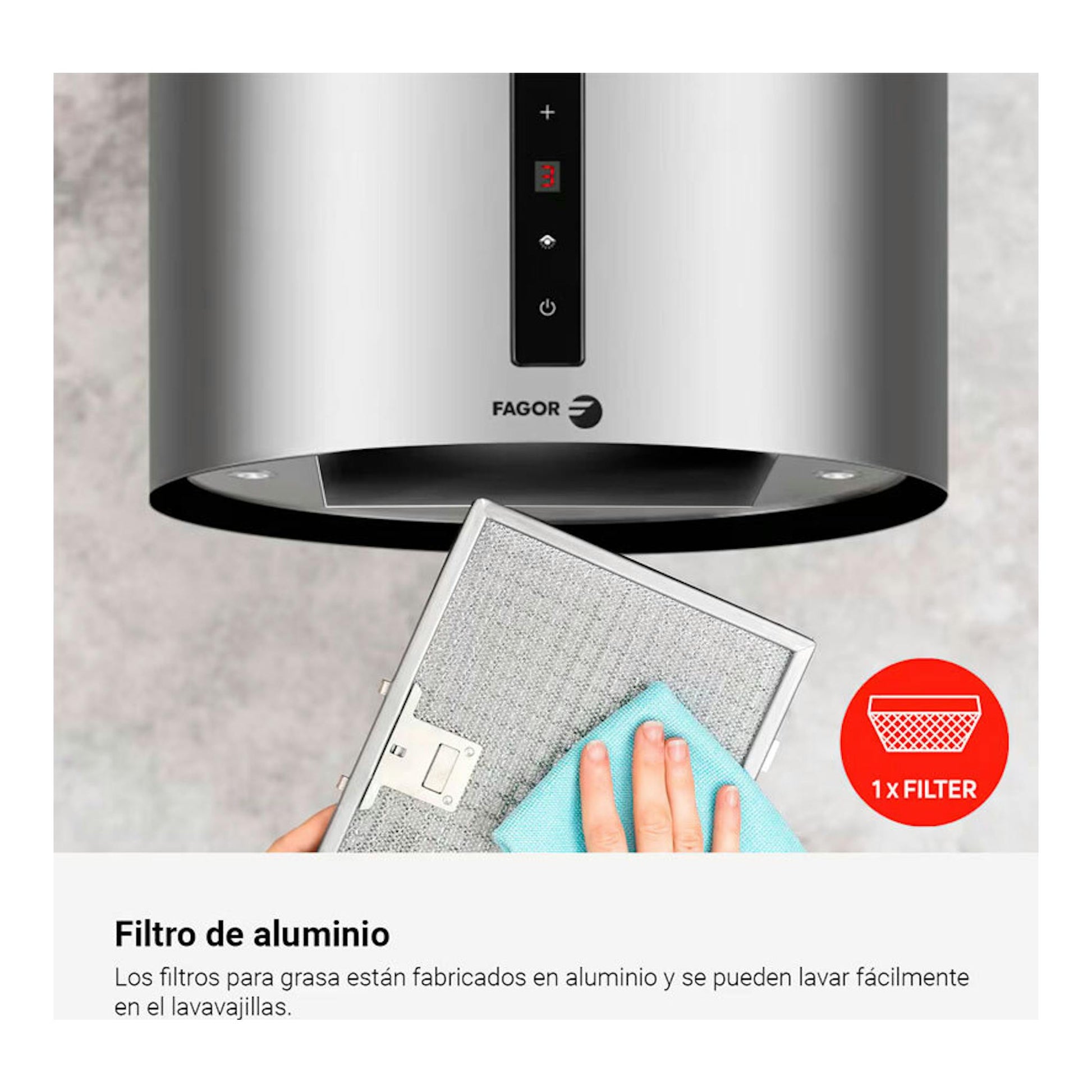 Campana de isla Fagor 3CFC455IX en acero inoxidable, con filtro de aluminio extraído y limpiándose.