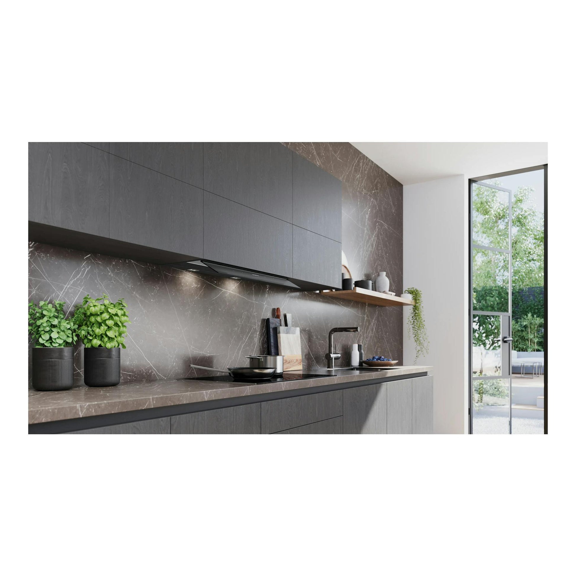Campana integrable Siemens LJ88BET60 de 80 cm en cristal negro, vista frontal bajo muebles de cocina
