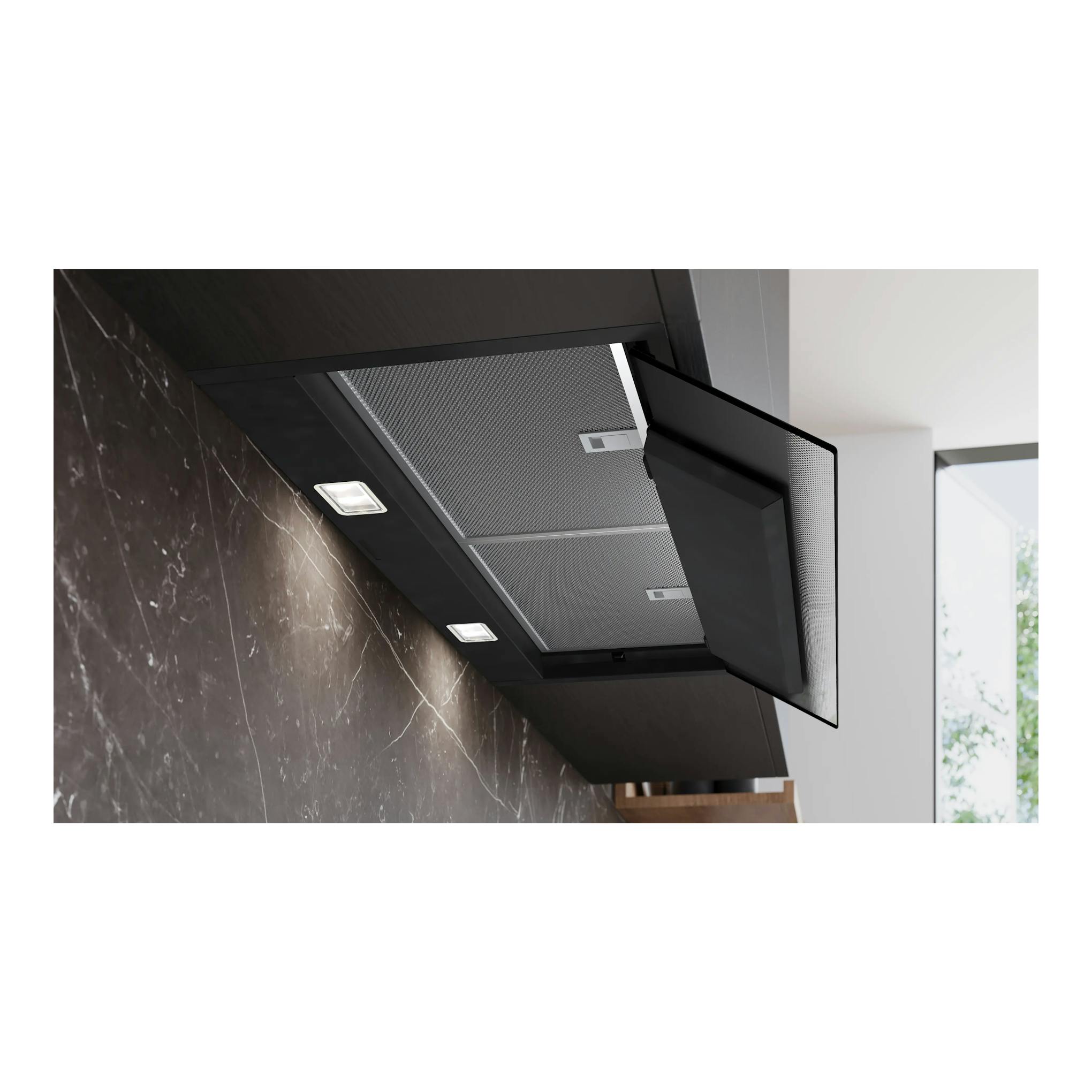 Campana decorativa integrable Siemens LJ88BET60, vista en ángulo, cristal negro y filtros metálicos.