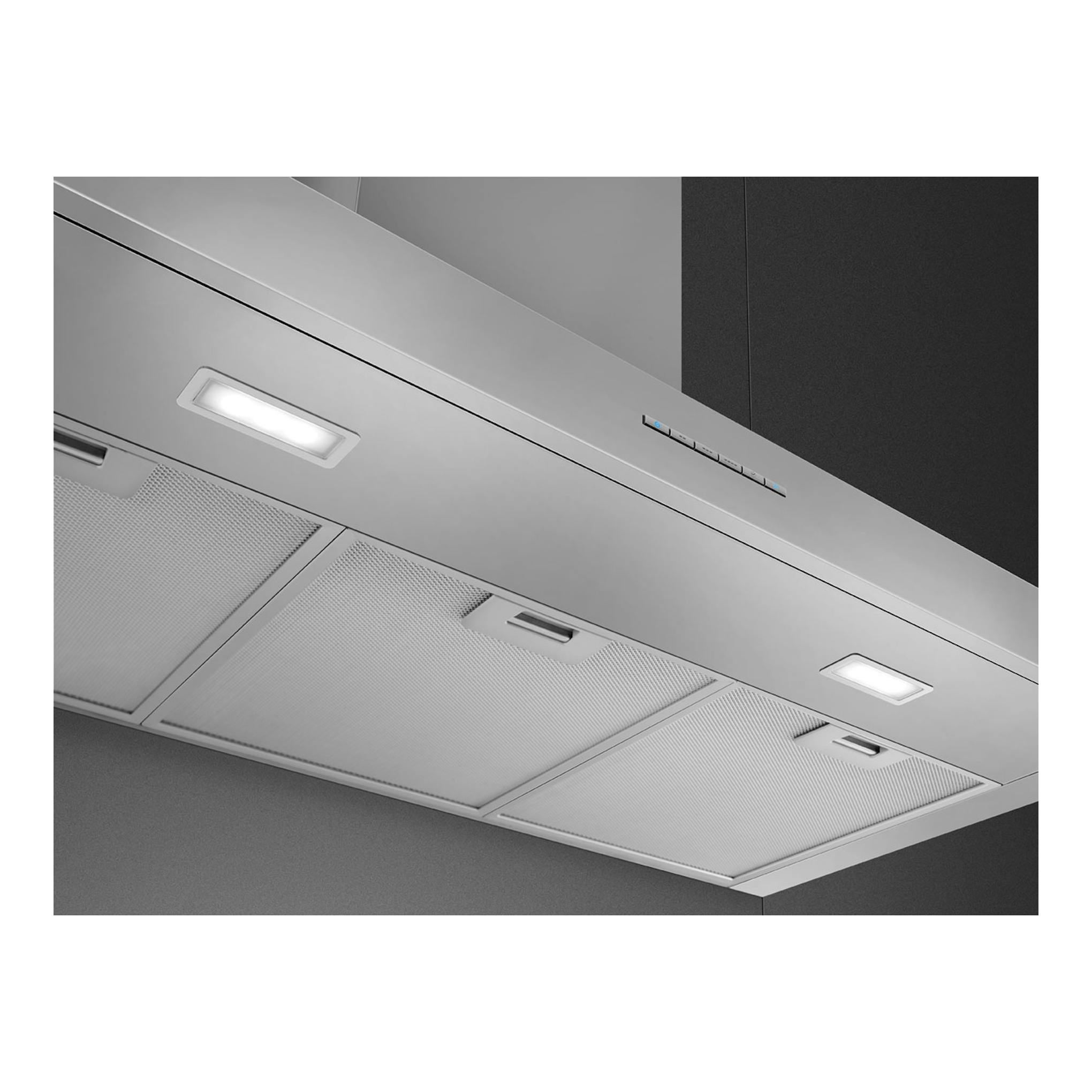 Campana extractora Smeg KBT900XE de acero inoxidable, vista inferior, con luces LED y filtros metálicos.