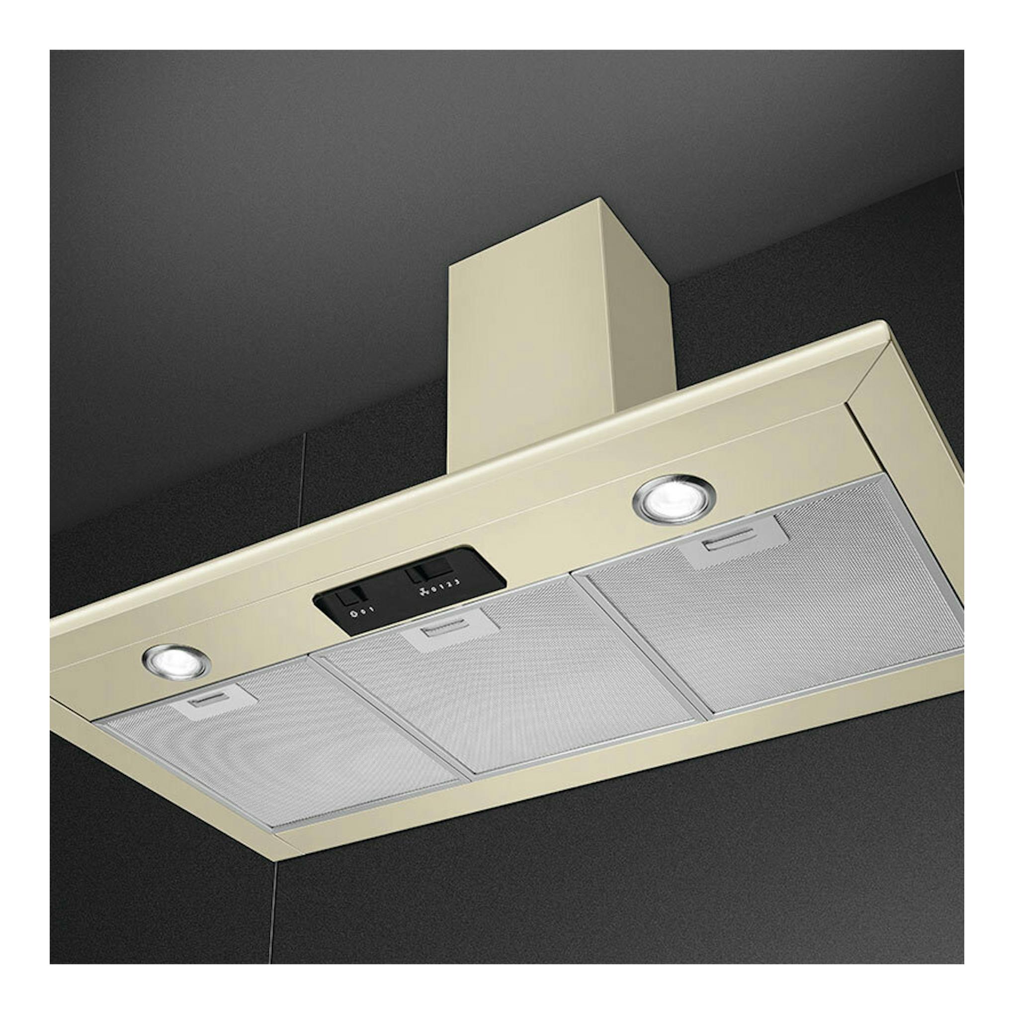 Campana extractora Smeg KSED95PE crema, vista inferior con tres filtros y dos luces.