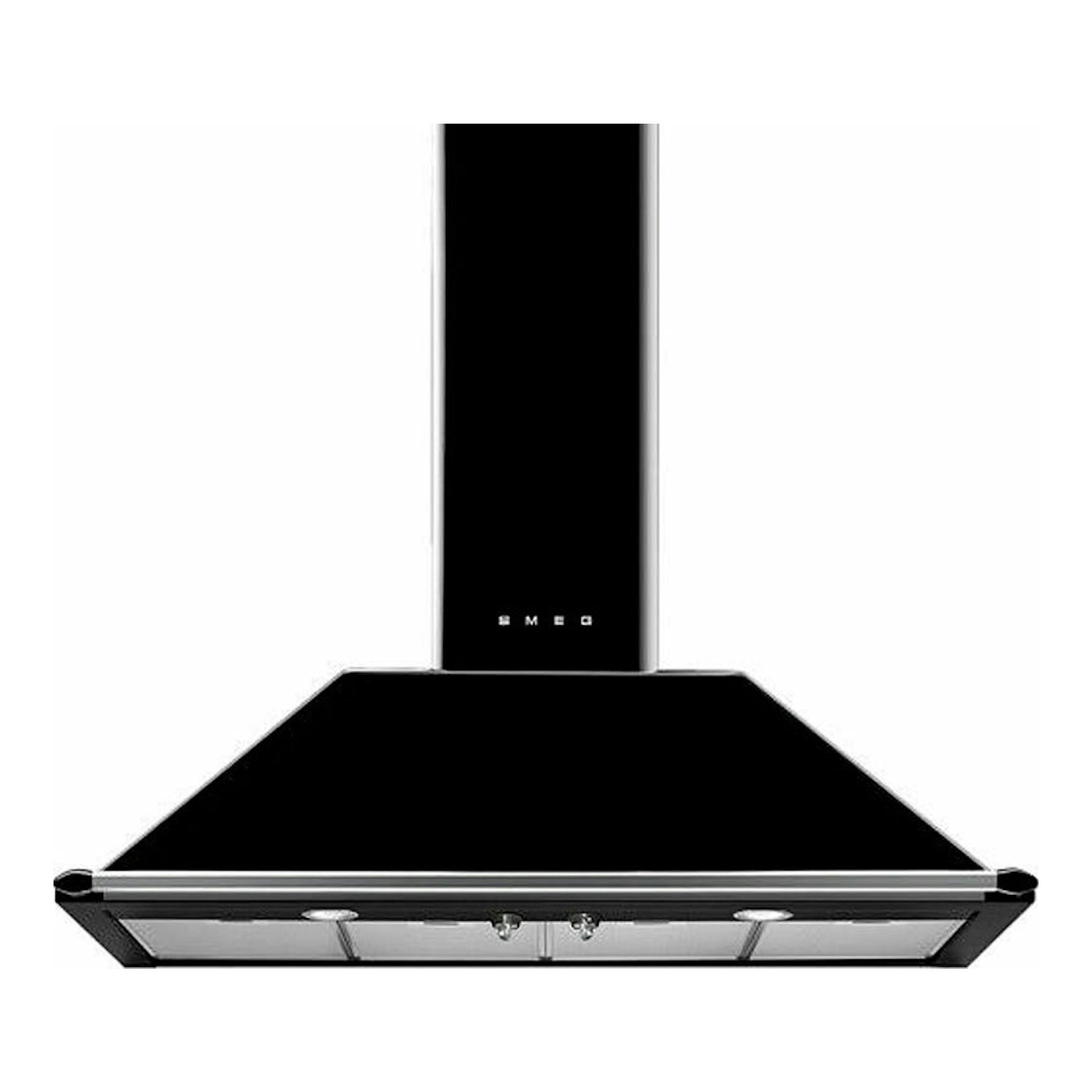 Campana decorativa Smeg KT110BLE negra, vista frontal, con chimenea vertical y cuerpo piramidal.