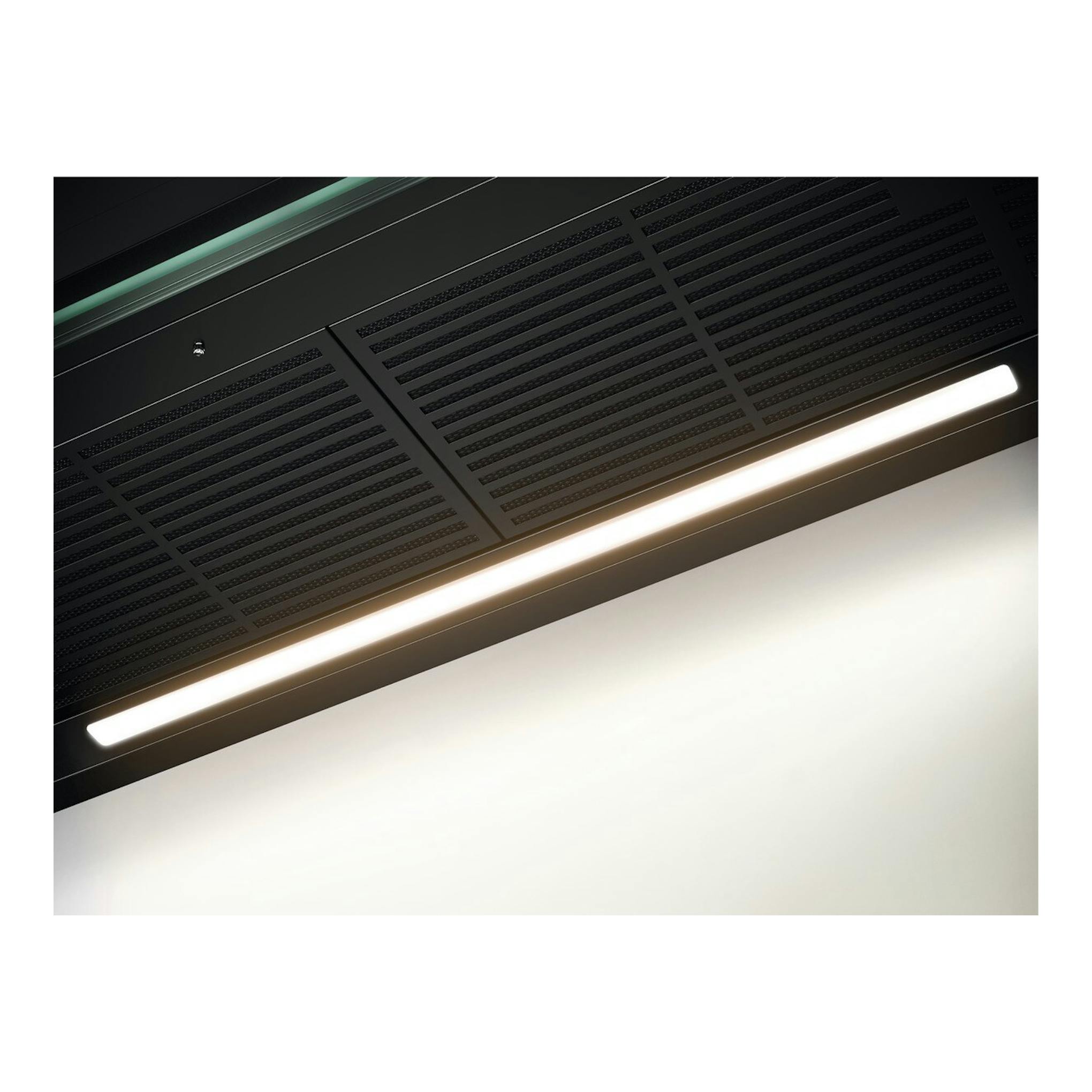 Campana extractora integrada AEG GE68D2HB negra, vista inferior con rejilla y tira LED.