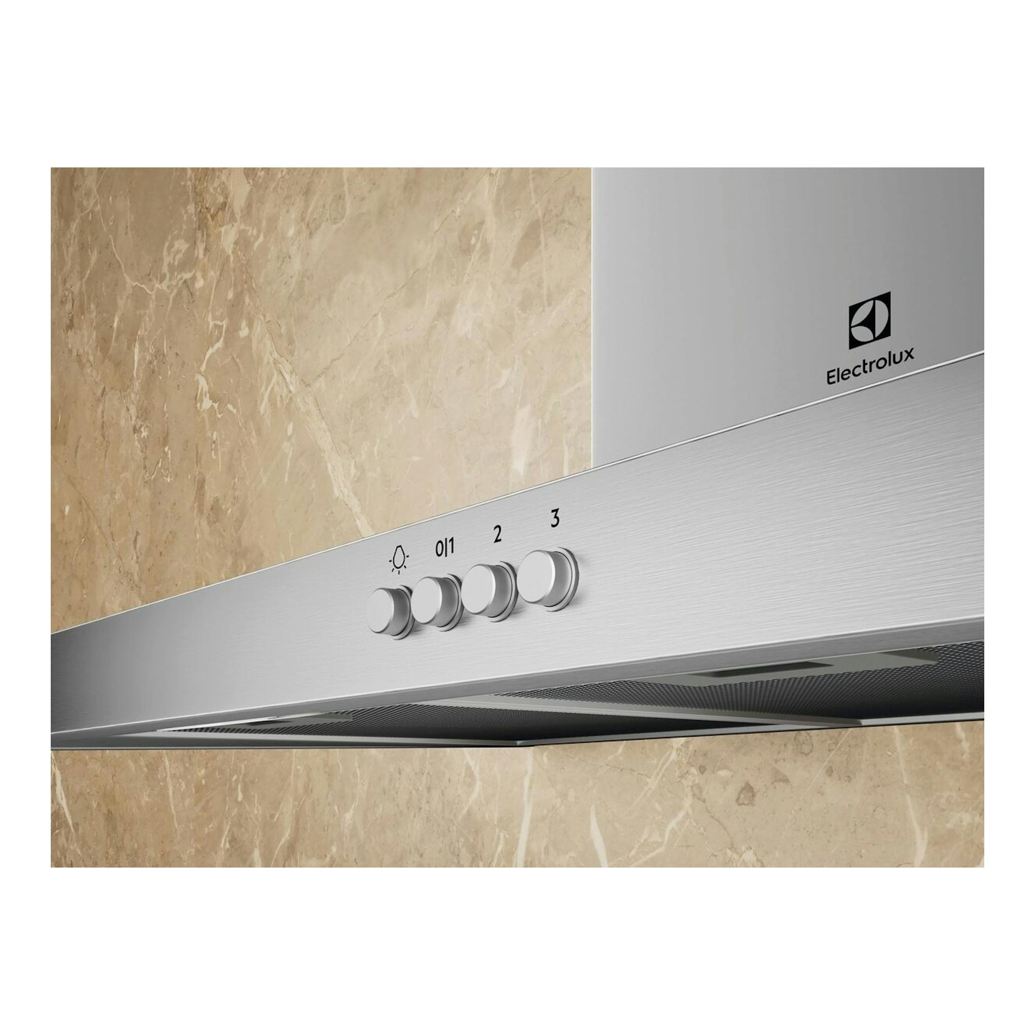 Campana extractora Electrolux LFC516X de inox, vista frontal inclinada, con botones y rejilla inferior.