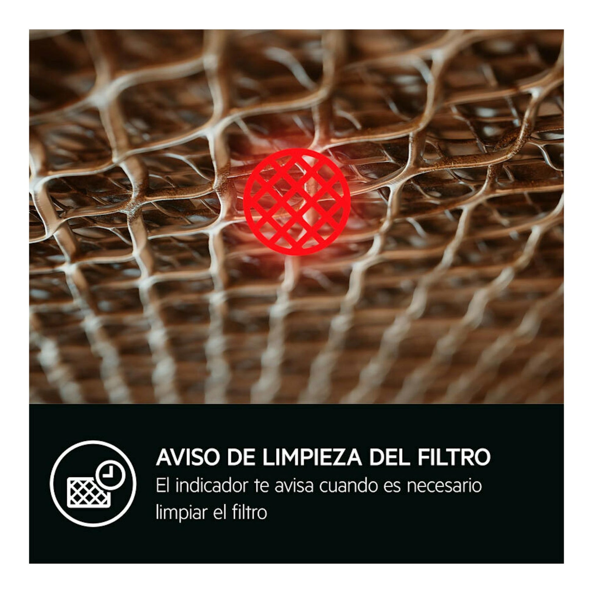 AEG GDE686HM: primer plano de filtro metálico con aviso de limpieza y texto sobre fondo negro.
