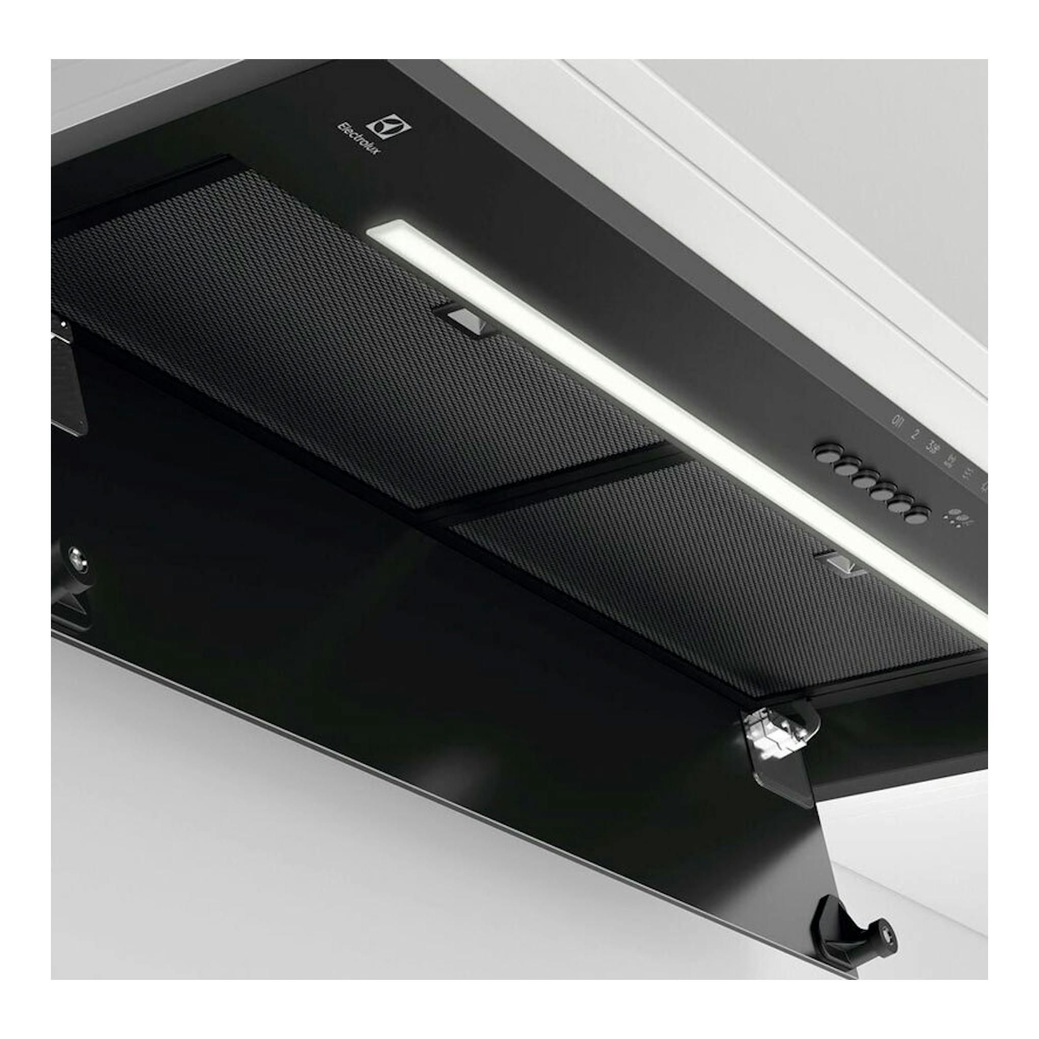 Campana integrable Electrolux LFG818K negra, vista inferior inclinada, con luz LED y botones laterales.