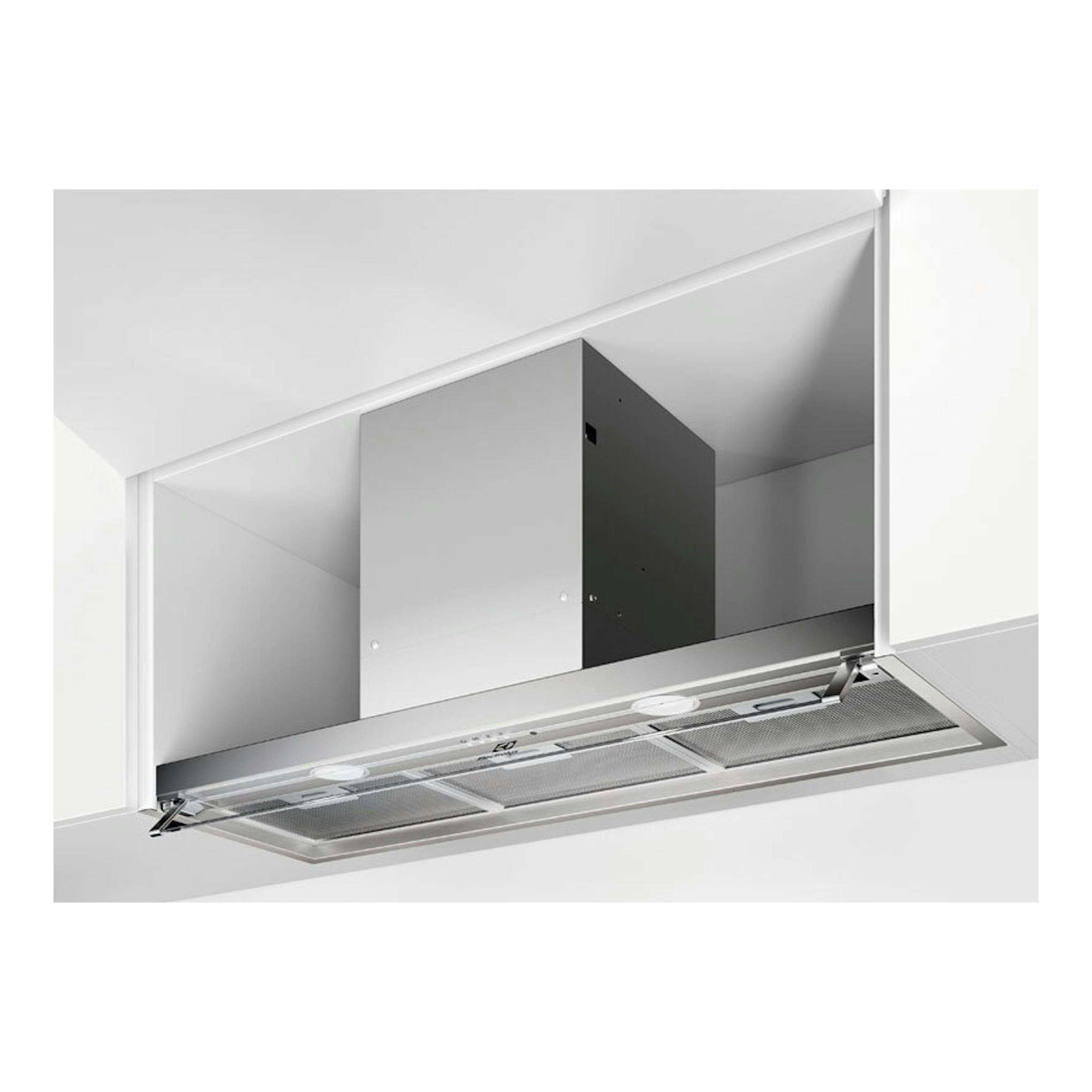 Campana integrable Electrolux LFP519X de acero inoxidable, vista inferior en mueble de cocina.
