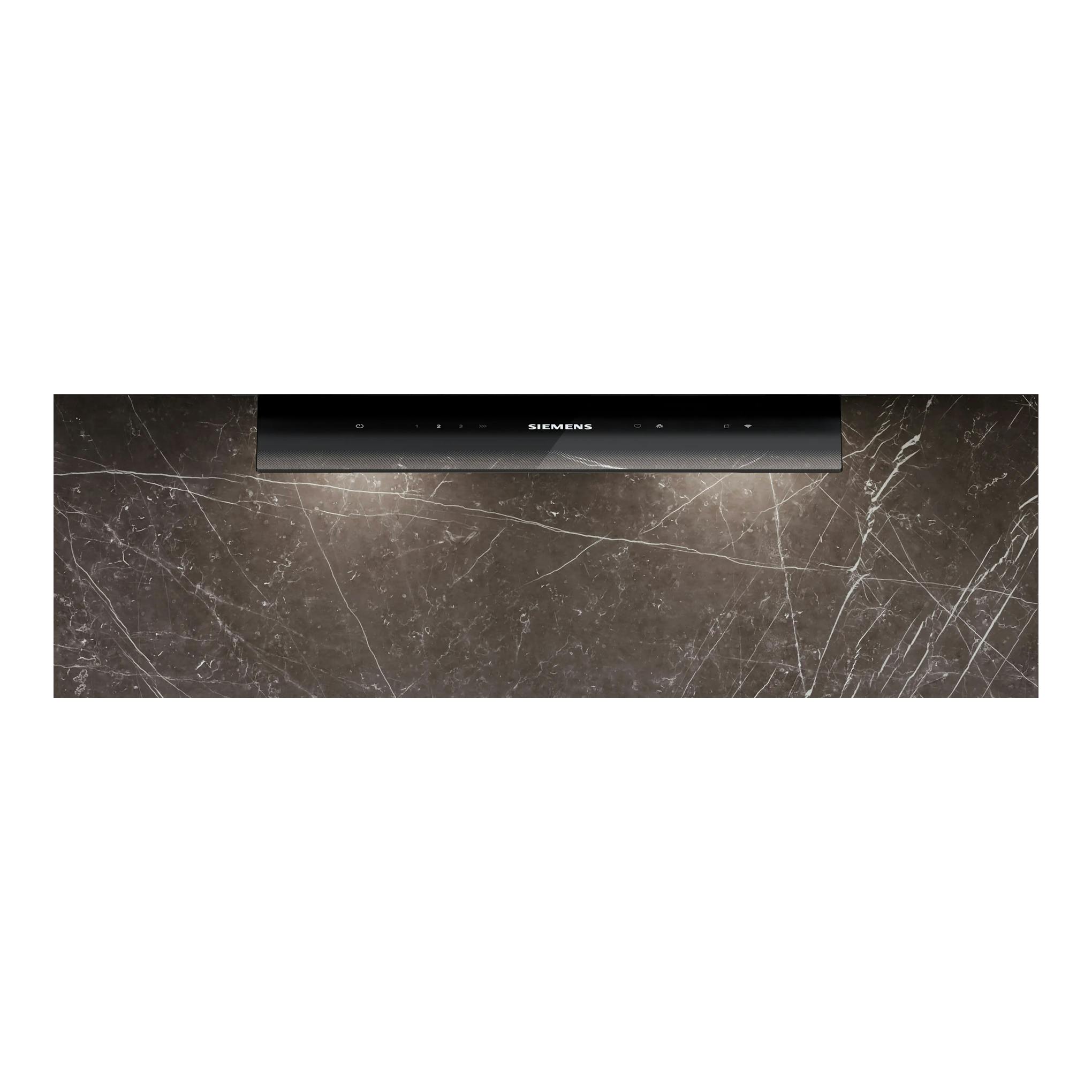 Campana integrable Siemens LJ67BDP60 de cristal negro, vista frontal, instalada bajo armarios de cocina.