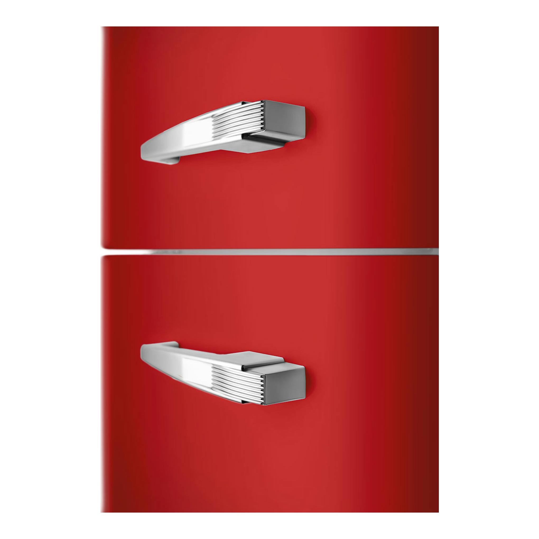 Frigorífico combi Smeg FAB32LRD6 rojo, vista frontal parcial con dos tiradores plateados.