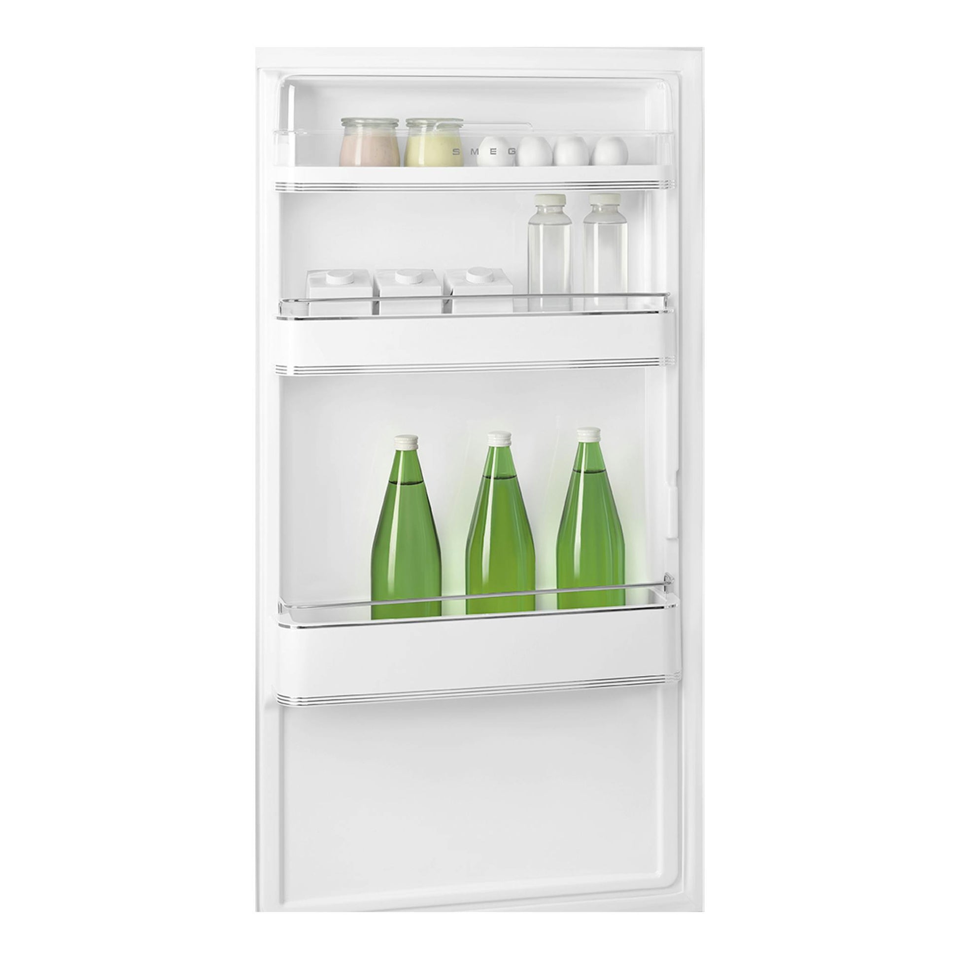 Vista frontal del interior de un frigorífico combi Smeg FAB32LRD6 blanco, con botellas, huevos y tarros.