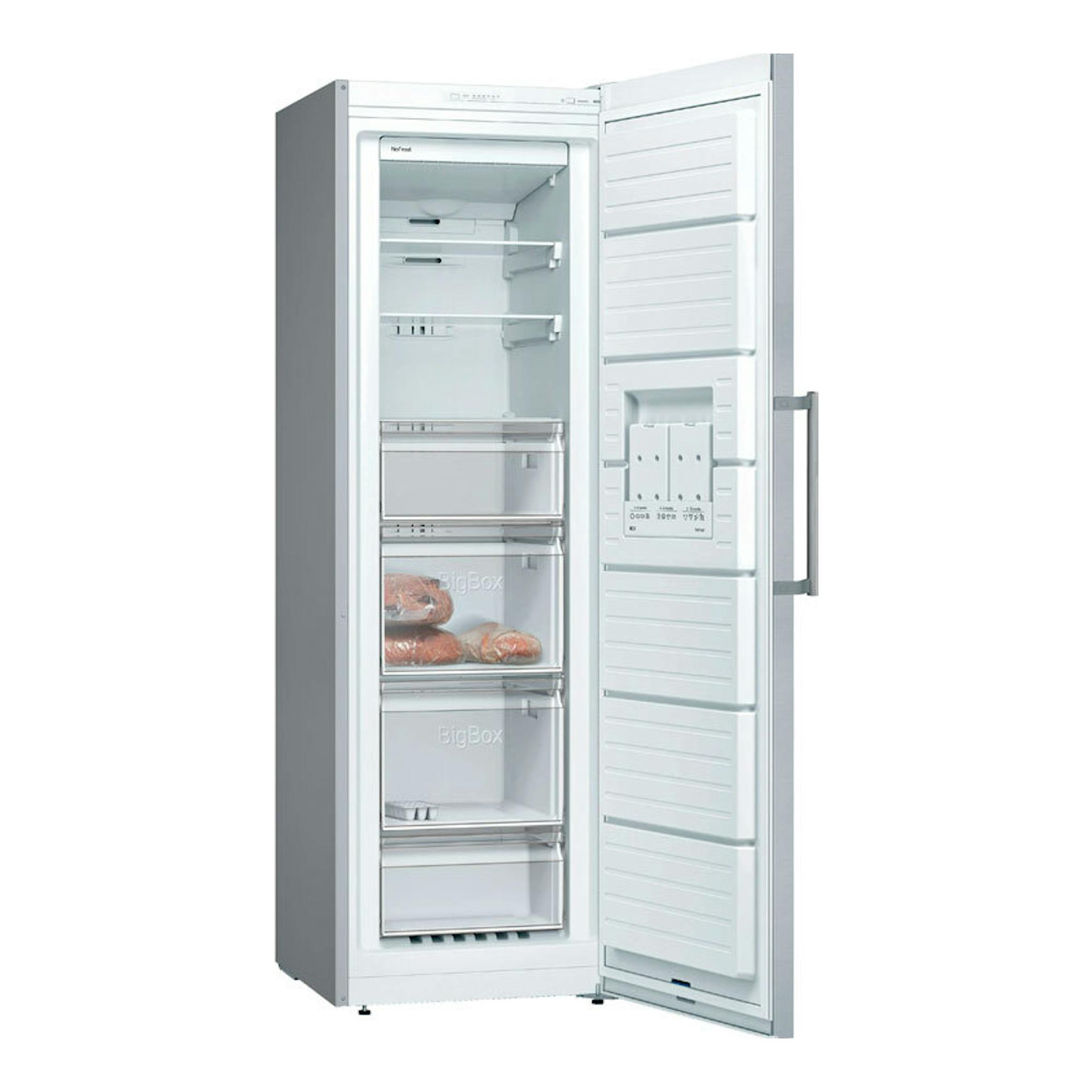 Congelador Balay 3GFE553ME inox mate, vista frontal abierta, con cajones y bandejas interiores.