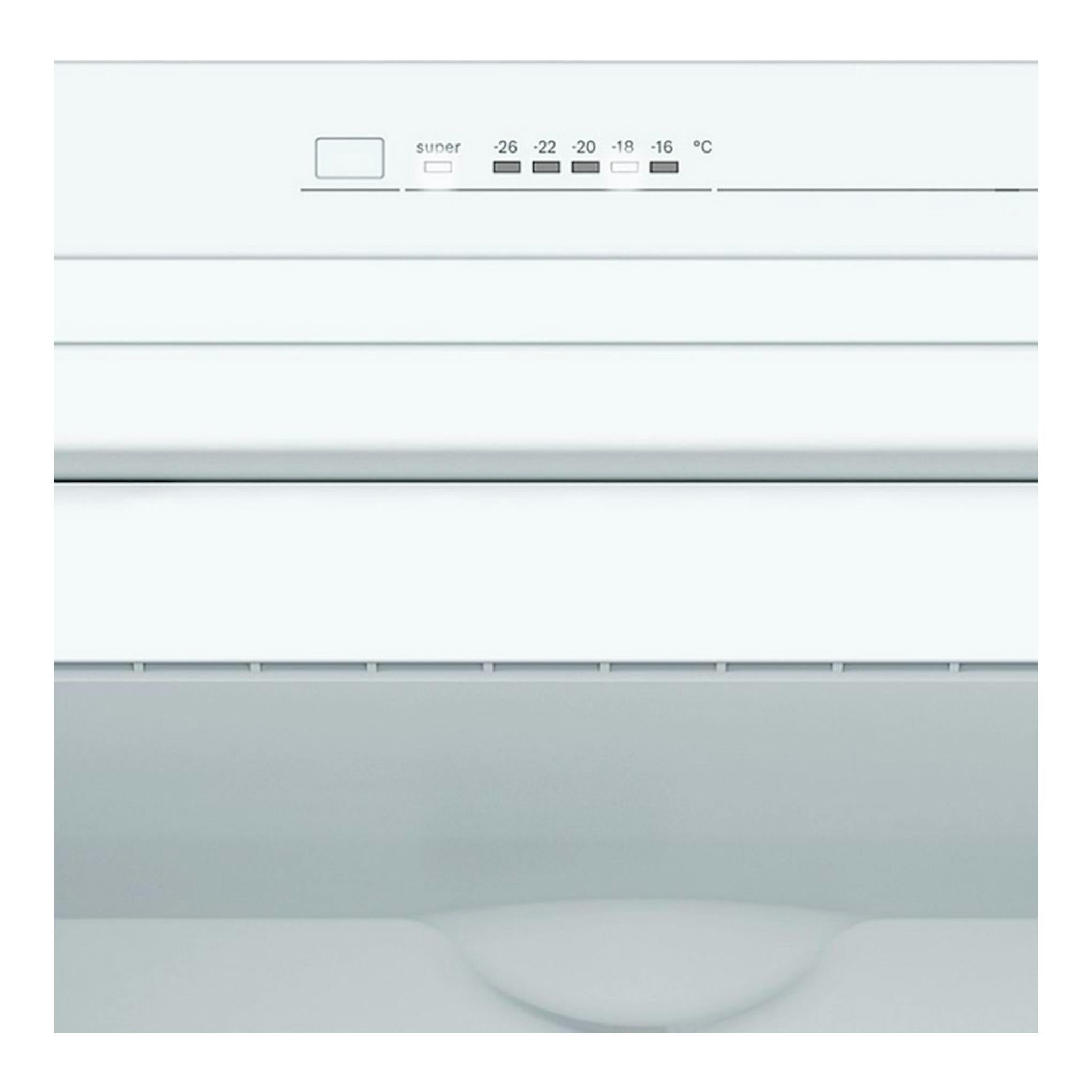 Congelador Balay 3GFE553WE blanco, vista frontal de la puerta con panel de control superior.