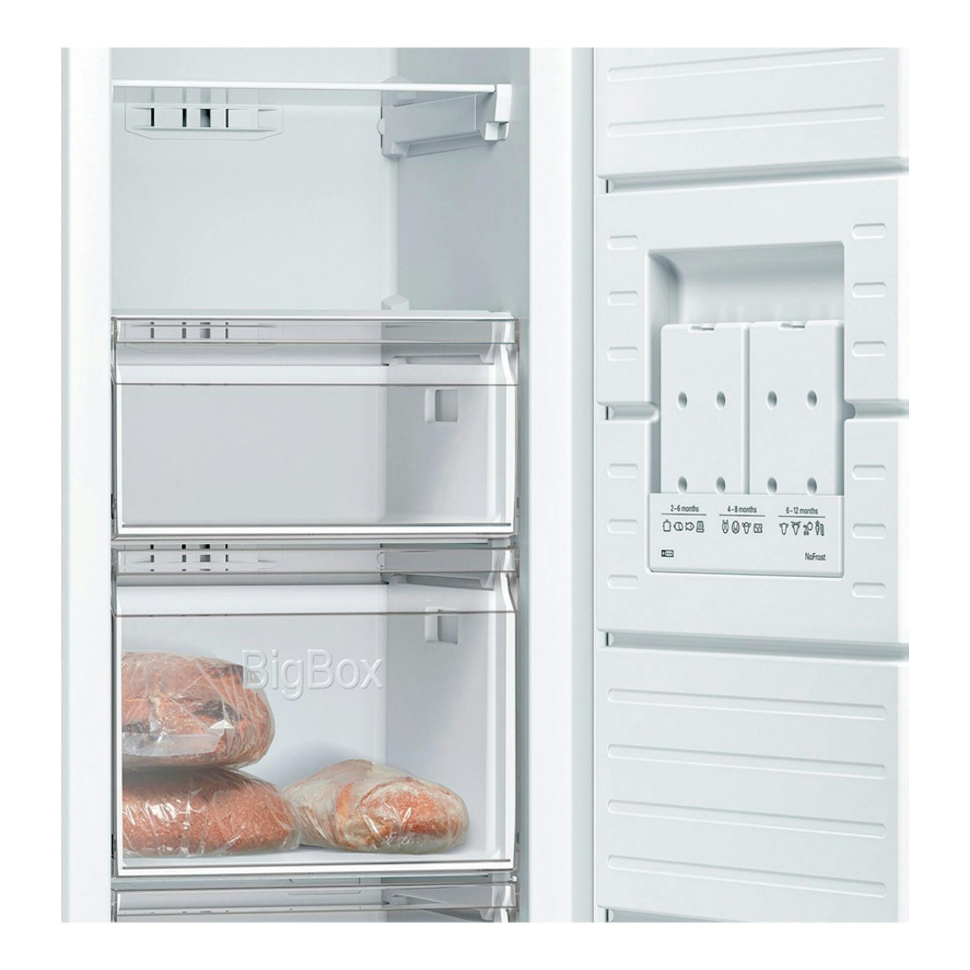Interior de congelador Balay 3GFE553WE blanco, vista frontal, con cajones transparentes BigBox y alimentos.