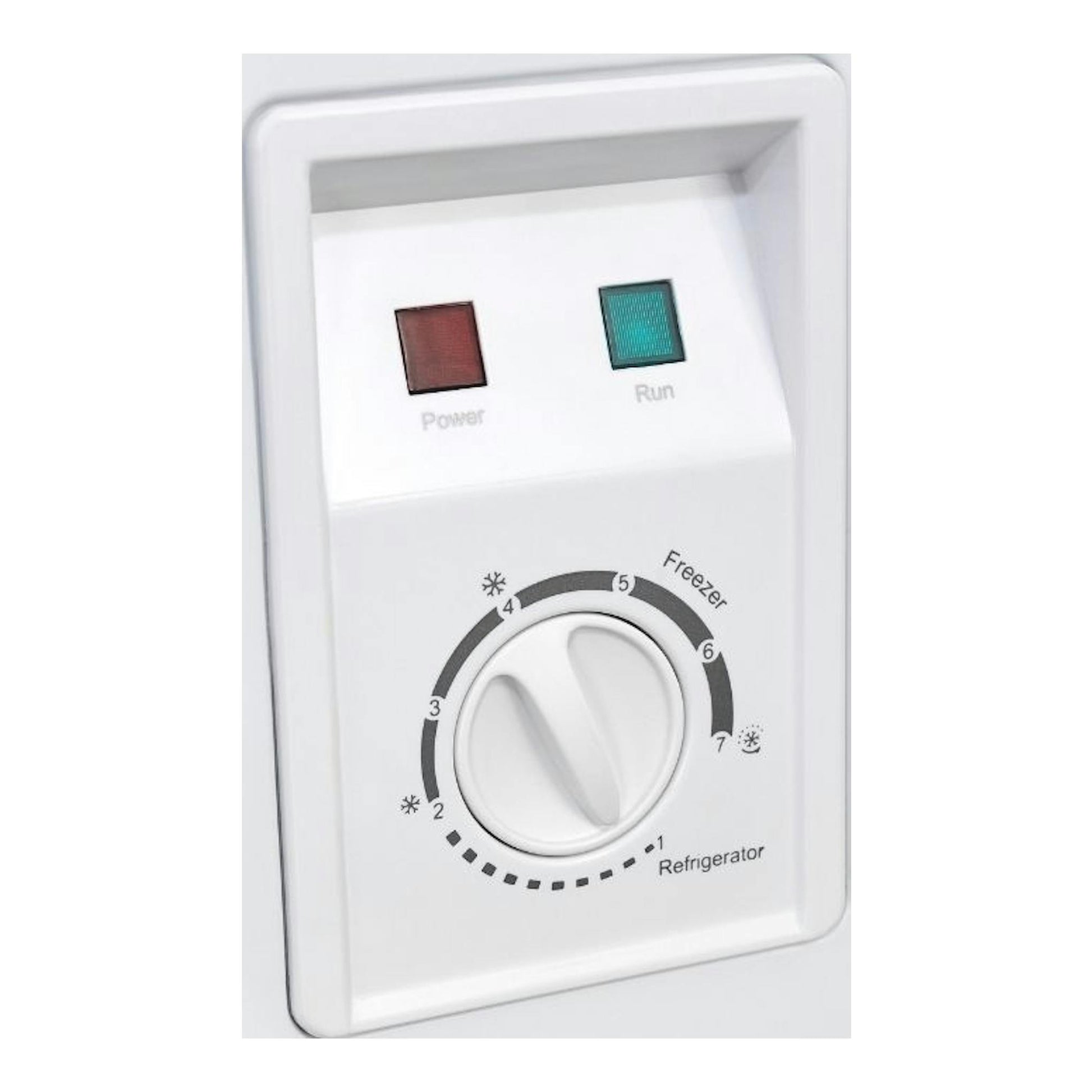 Panel blanco del congelador Exquisit GT100-050E, con luces Power/Run y dial Freezer/Refrigerator.