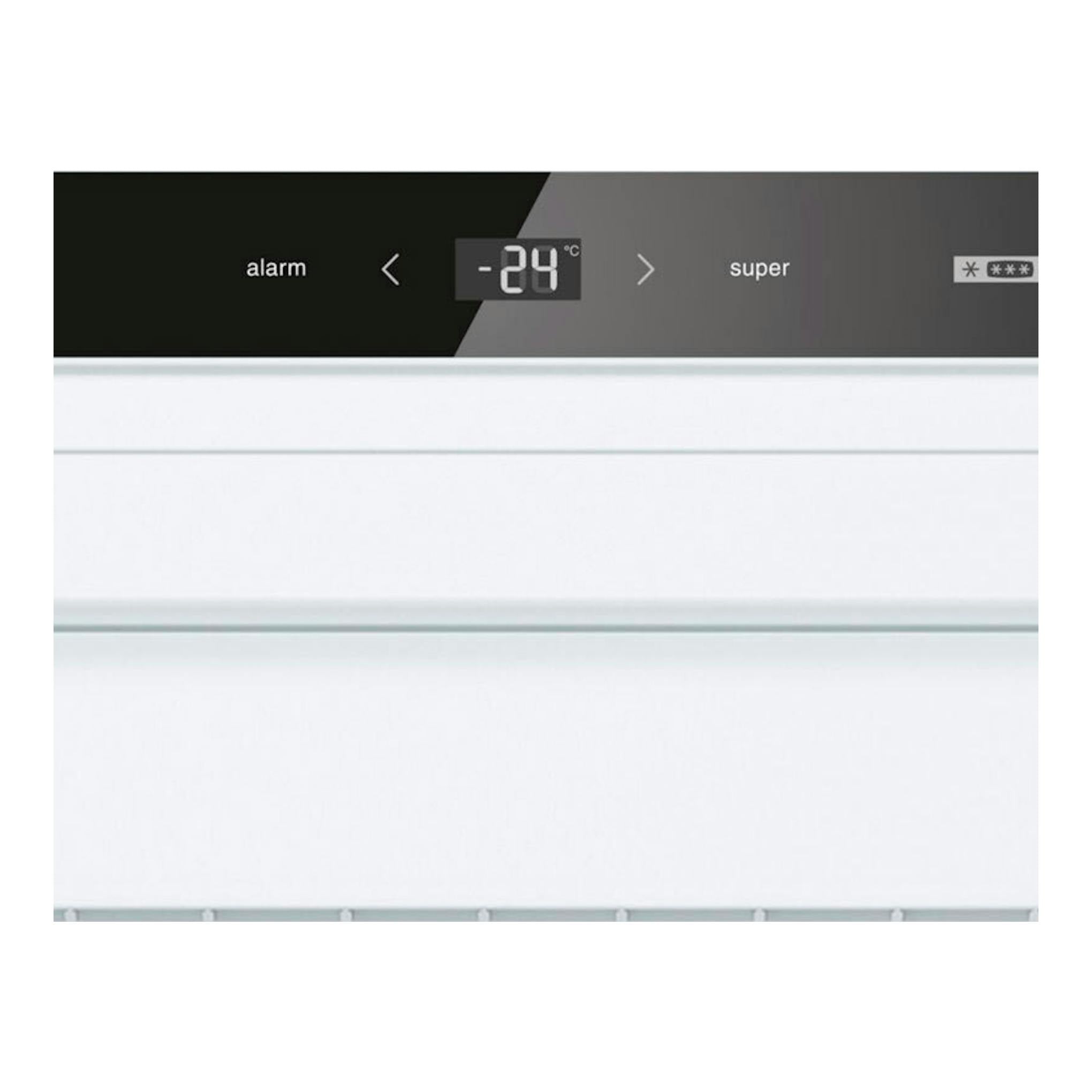 Bosch GIN81VEE0, panel frontal de congelador integrable en blanco, con display a -29 °C y botones táctiles.
