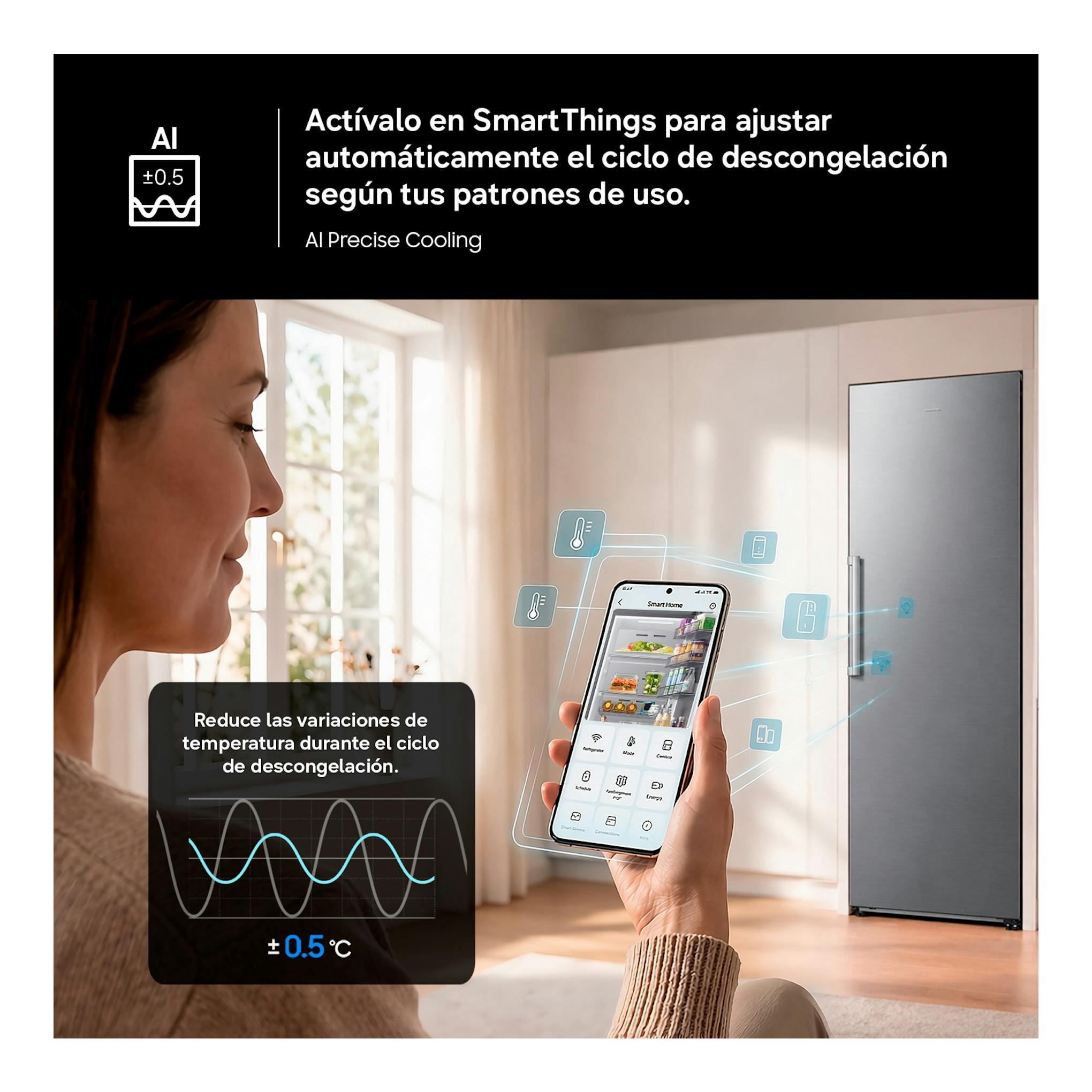 Vista frontal de congelador vertical Samsung RZ70H32HDFEF plateado, con una mujer sosteniendo un móvil.
