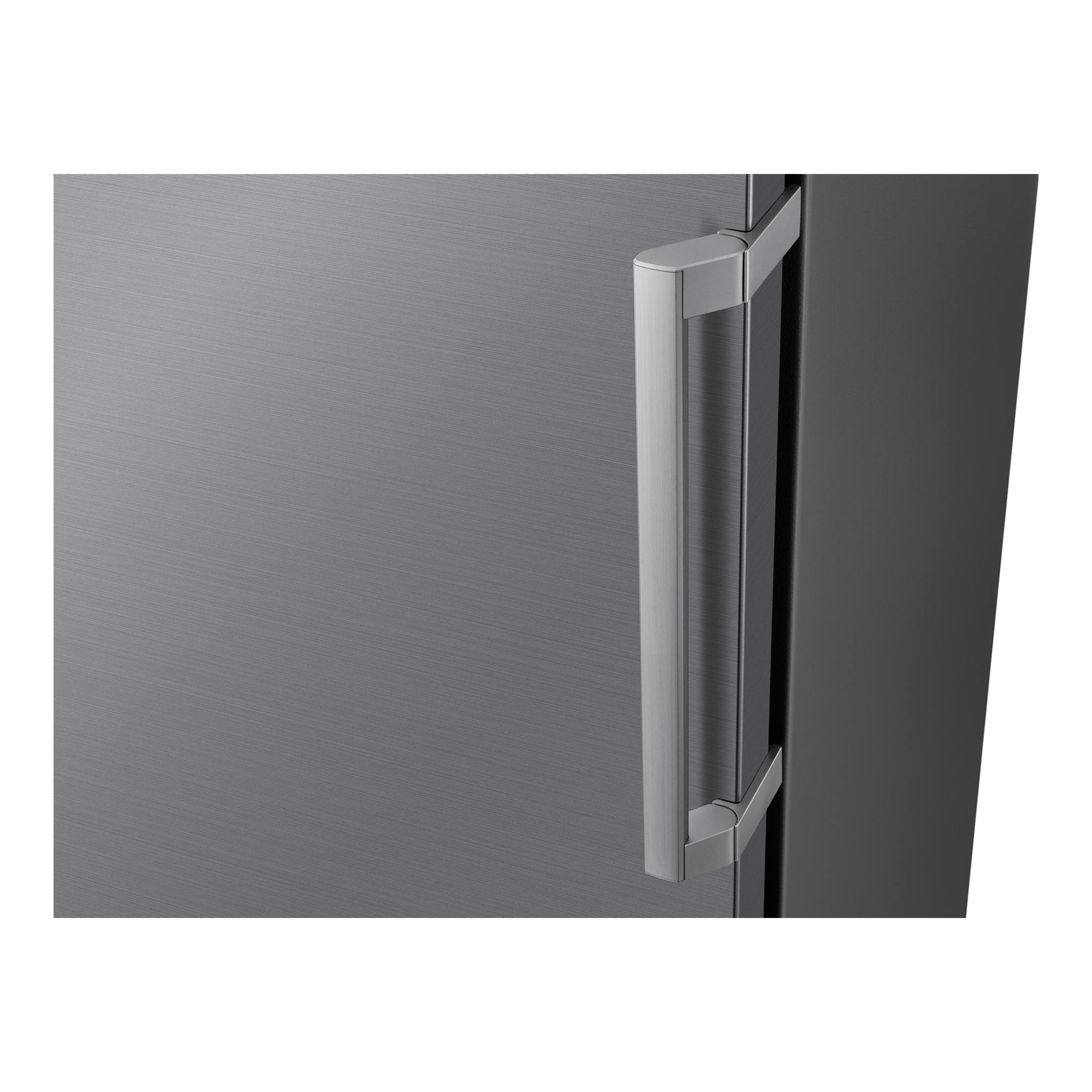 Congelador vertical Samsung RZ70H32HDTEF en inox, detalle en primer plano de la puerta y tirador.