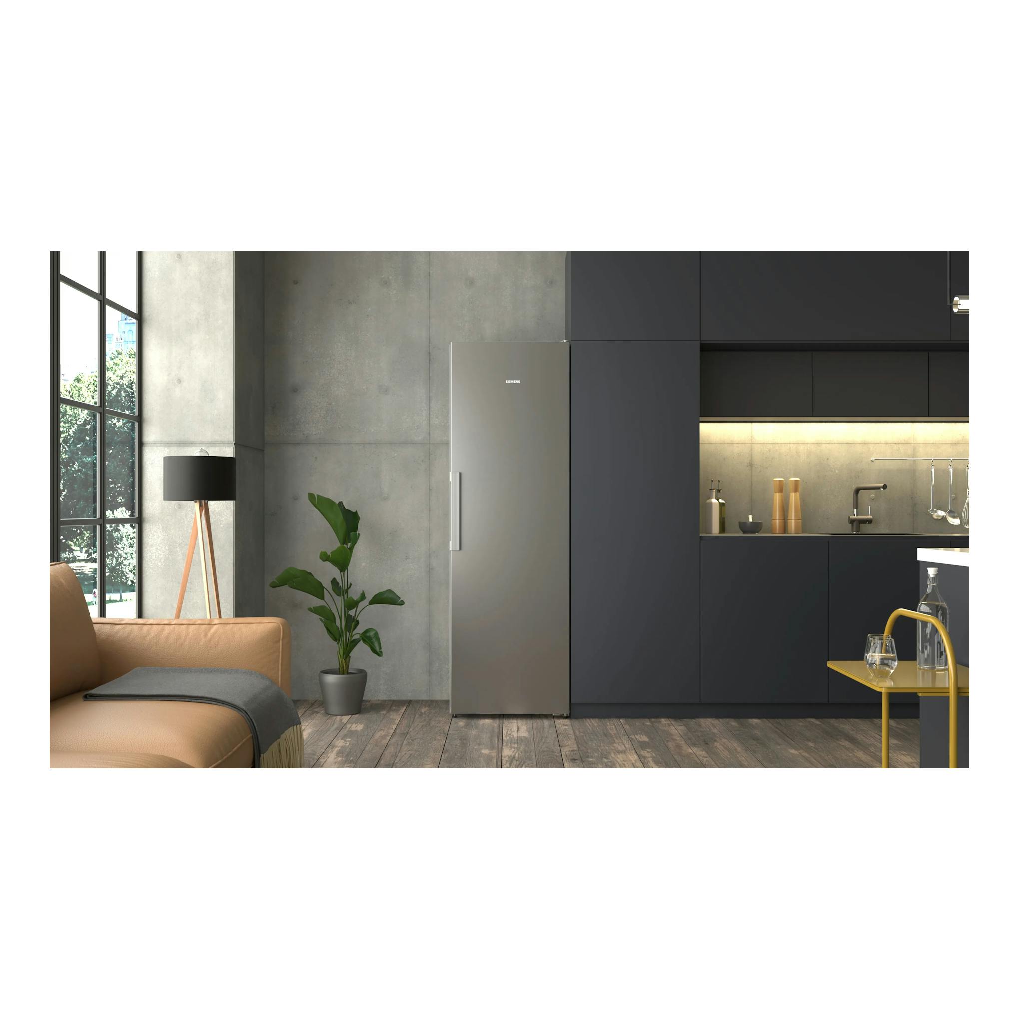 Congelador Siemens GS36NVICG, vista frontal, color acero inoxidable, en cocina moderna.