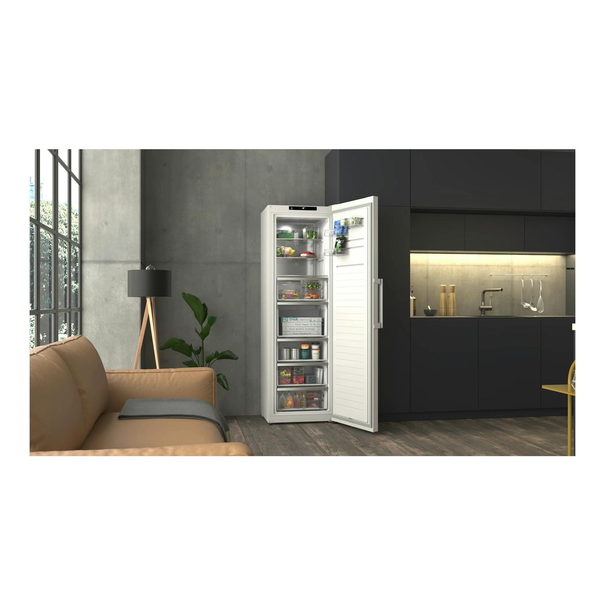 Congelador vertical Siemens GS36NVWDG blanco, con la puerta abierta y el interior visible en una cocina moderna.
