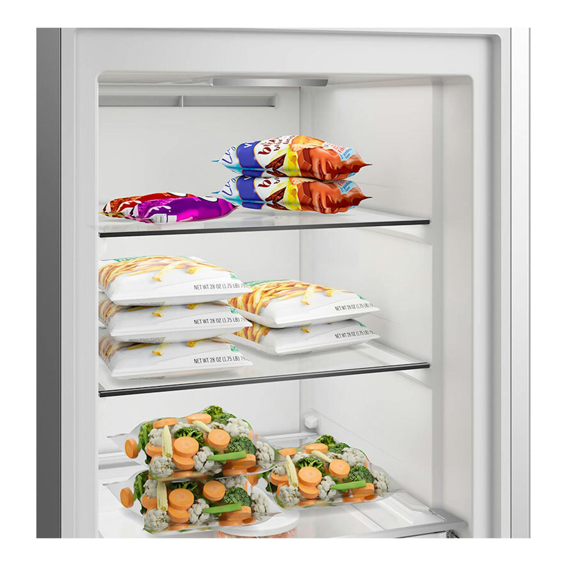 Interior de congelador Whirlpool WHMFF 6312 XP4 inox, vista frontal, con bolsas de alimentos en estantes.