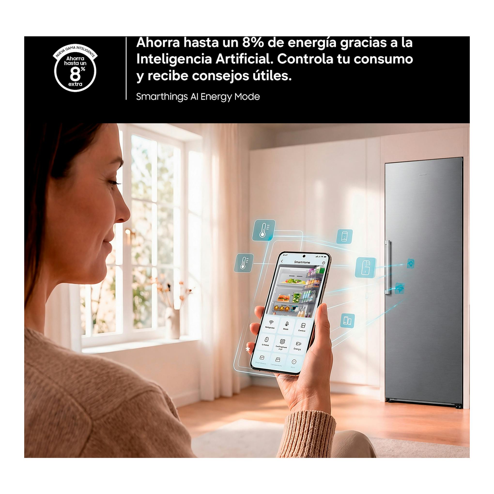 Samsung RR70H39FEVEF, frigorífico gris de una puerta, vista frontal, junto a una mujer con móvil.