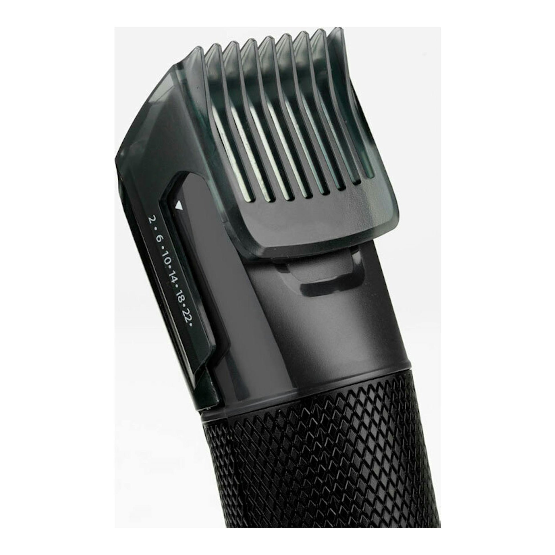 Cortapelo Babyliss E756E negro, vista frontal en ángulo de un peine-guía ajustable.