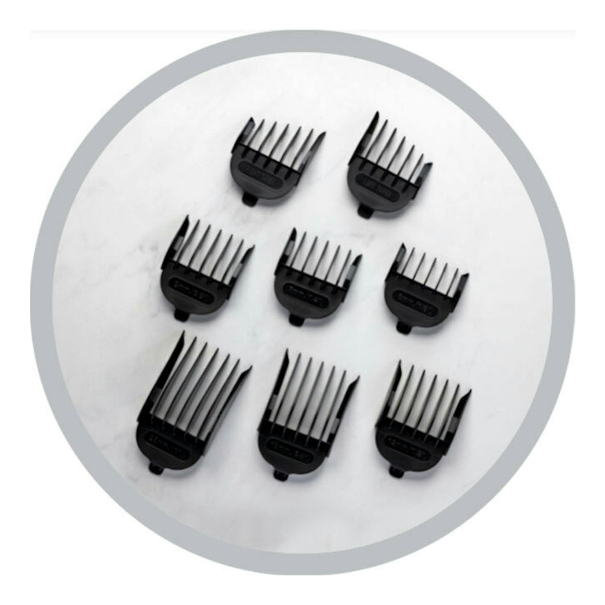 Siete peines guía negros para cortapelos Remington HC450 sobre fondo blanco, vistos desde arriba.