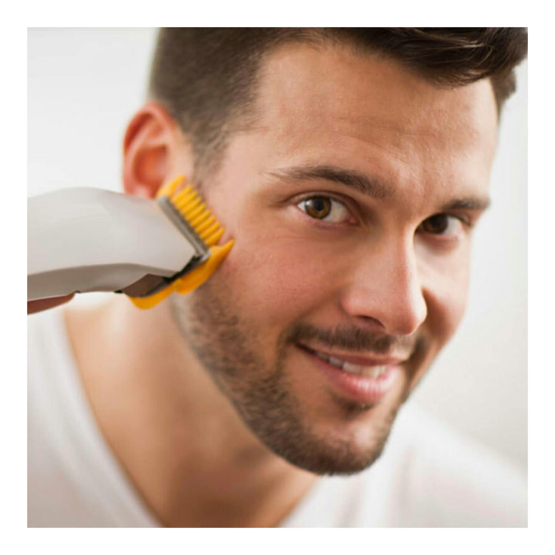 Cortapelos Remington HC5035 blanco cortando la barba en la mejilla de un hombre, vista cercana.