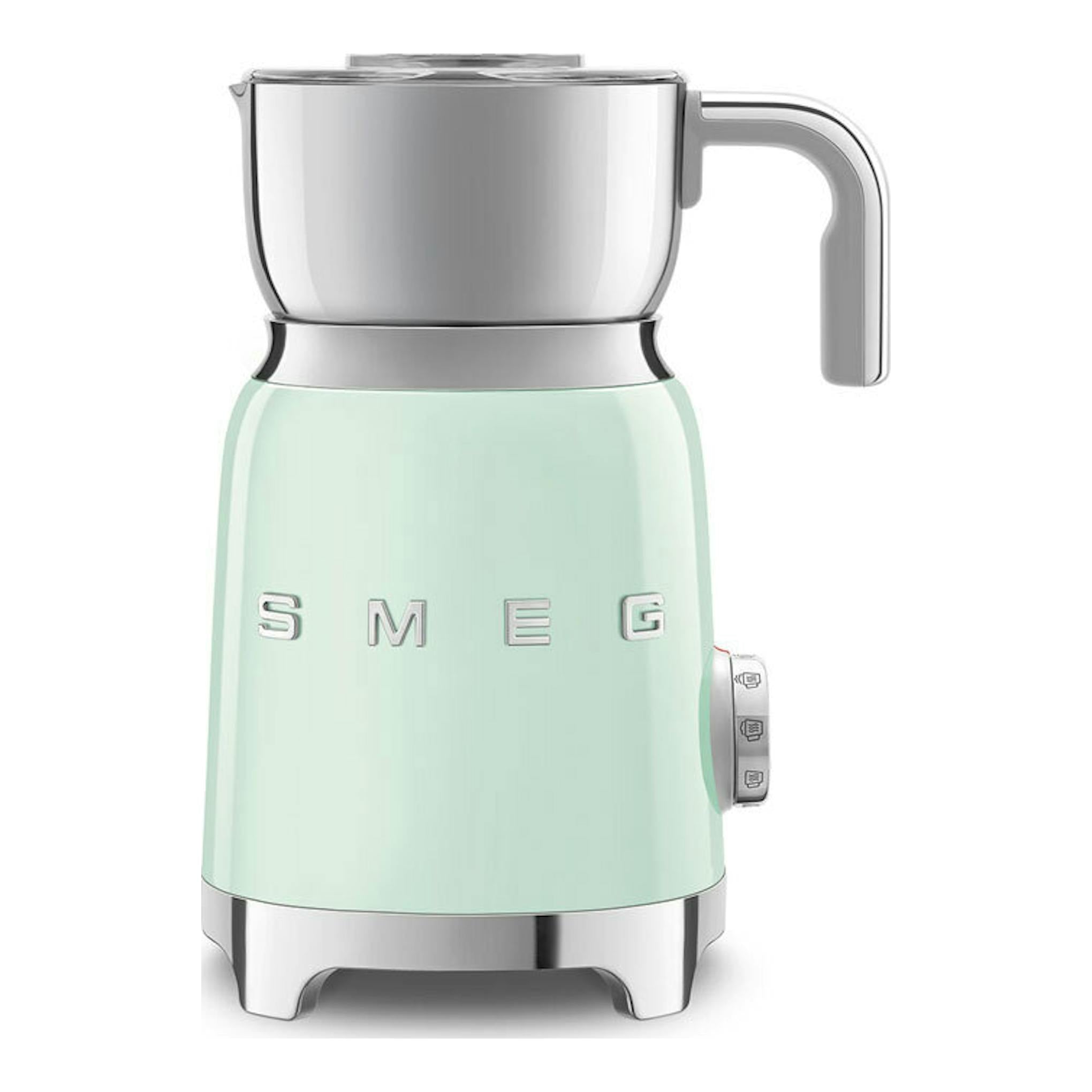 Espumador de leche Smeg MFF11PGEU verde menta, vista frontal, con jarra de acero inoxidable y mango lateral.