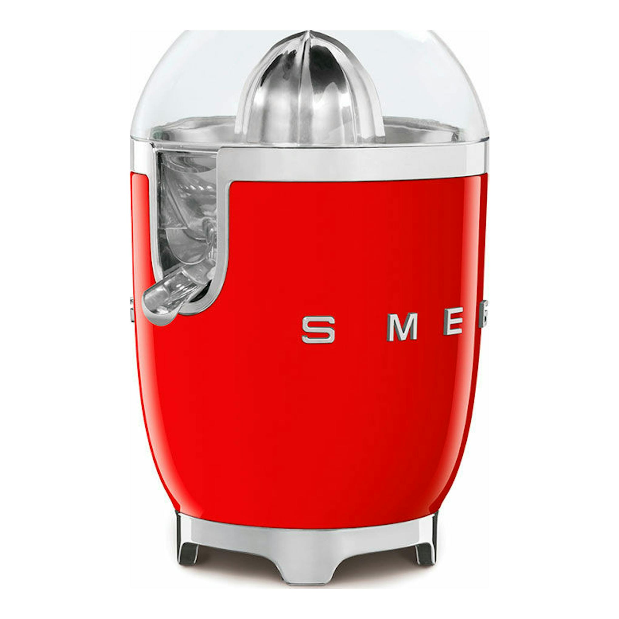 Exprimidor Smeg CJF01RDEU rojo, vista frontal, con tapa transparente y base cromada.
