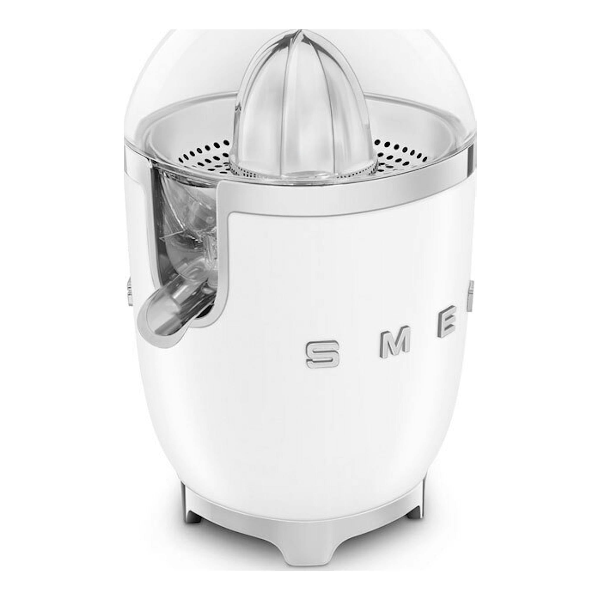 Exprimidor Smeg CJF01WHMEU blanco mate, vista frontal, con cúpula transparente y detalles cromados.