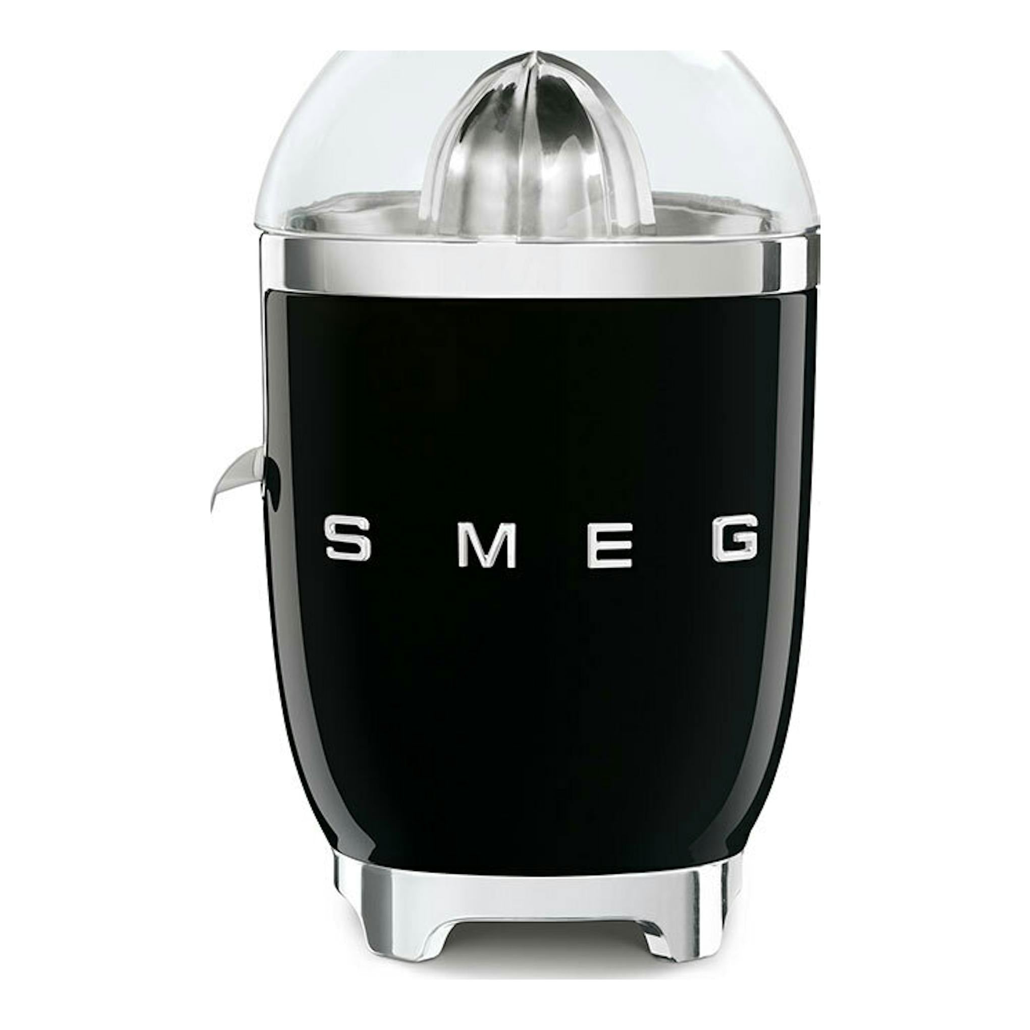 Exprimidor Smeg CJF11BLEU negro, vista frontal, con cúpula transparente y detalles cromados.