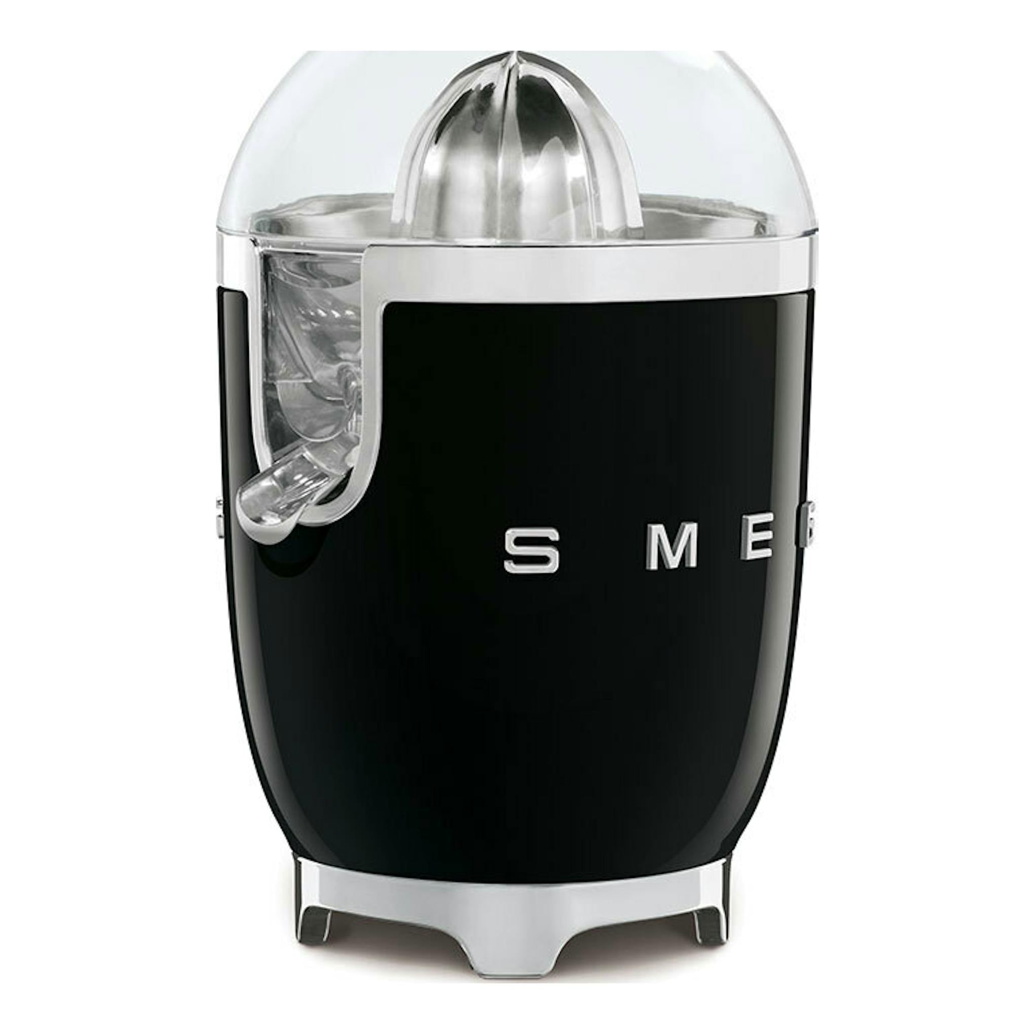 Exprimidor Smeg CJF11BLEU negro, vista frontal, con carcasa brillante y tapa transparente.