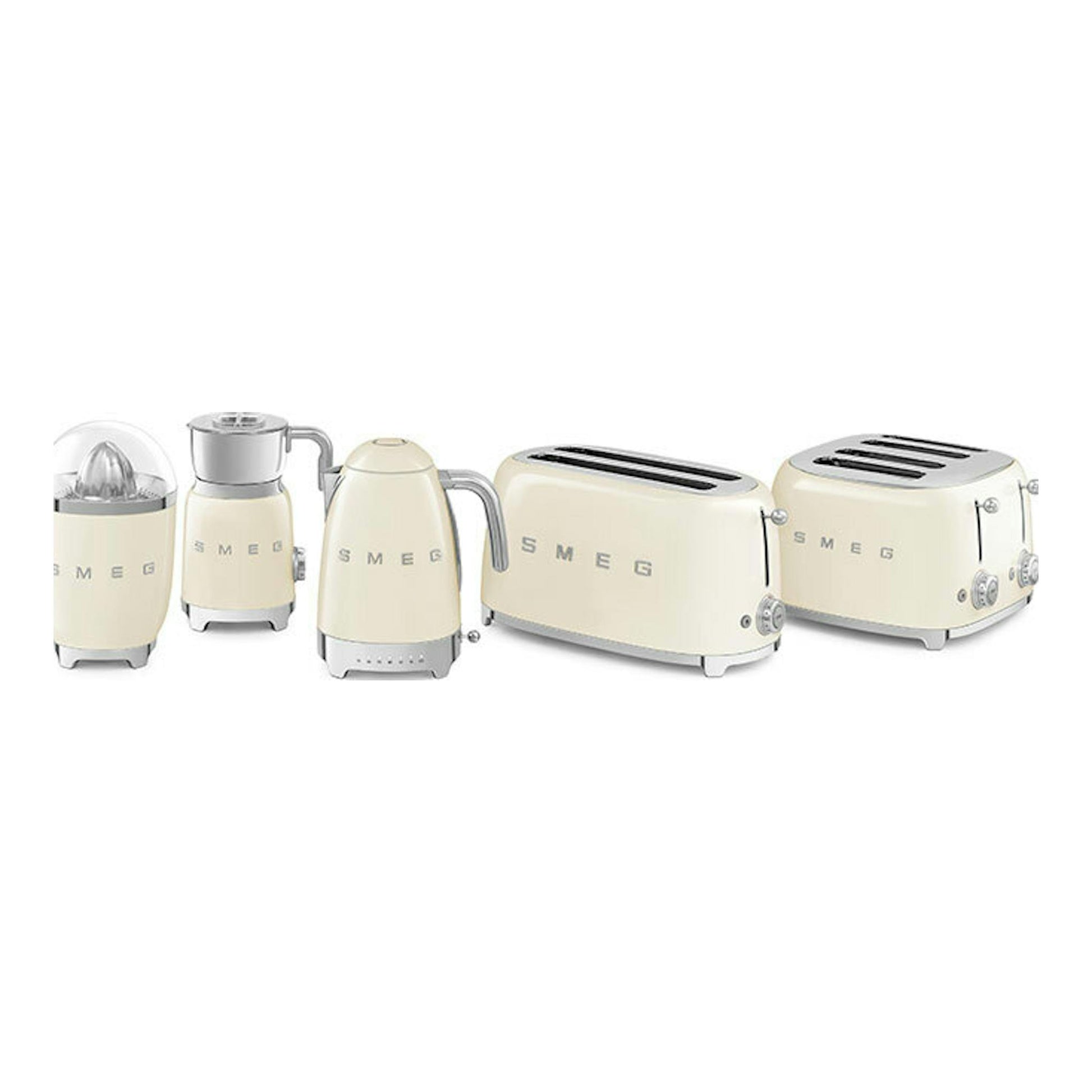 Exprimidor SMEG crema con cúpula transparente, vista frontal, junto a otros electrodomésticos SMEG.