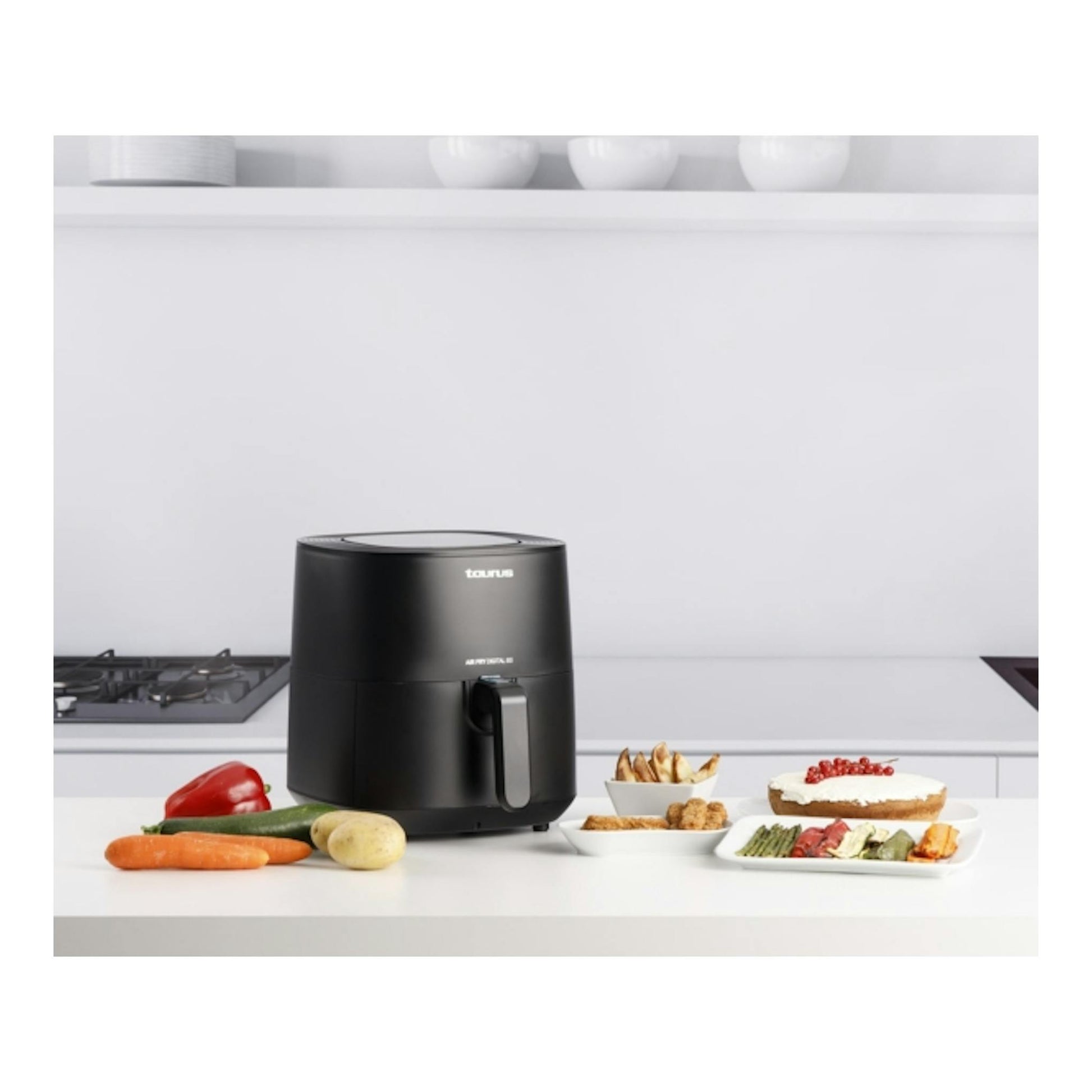 Freidora de aire Taurus Air Fry Digital 6S negra, vista frontal sobre encimera de cocina.