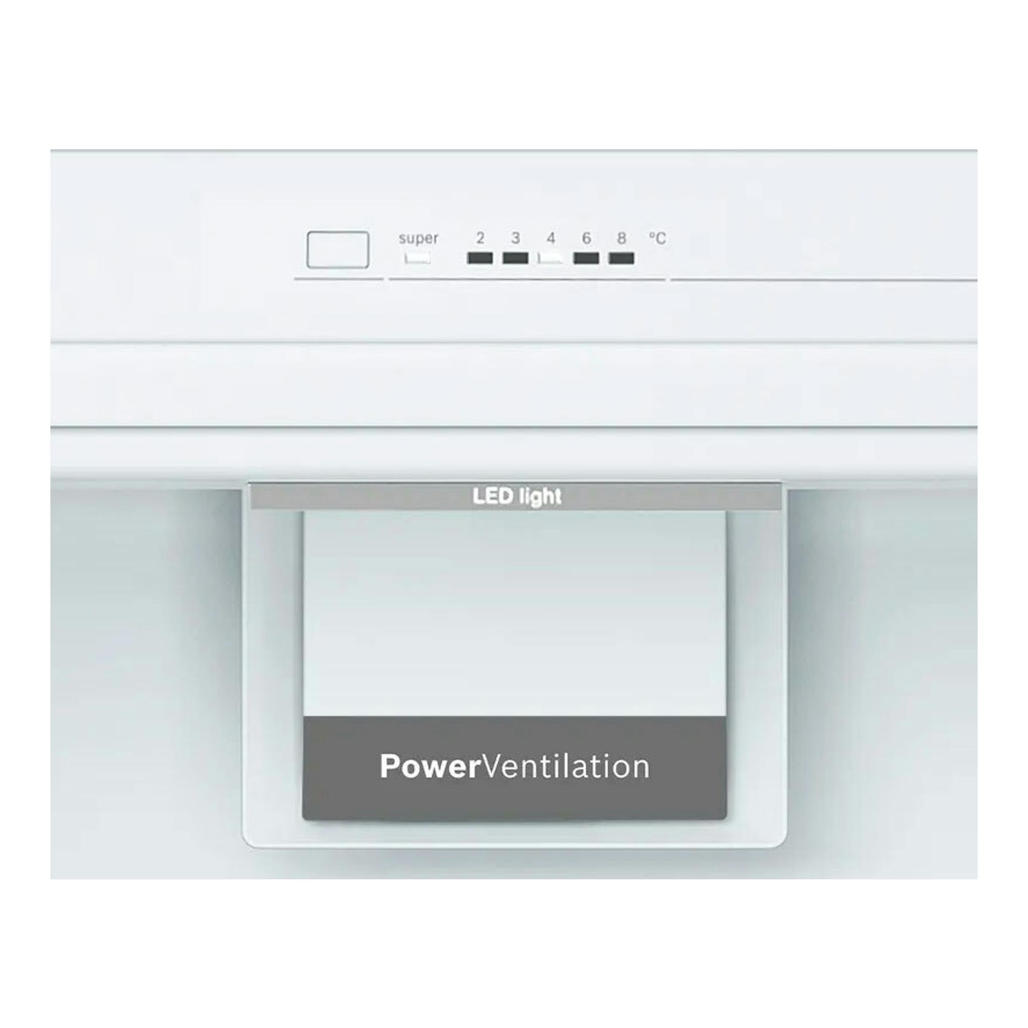 Frigorífico Balay 3FCE553ME inox mate, vista frontal del interior con panel LED light y PowerVentilation.
