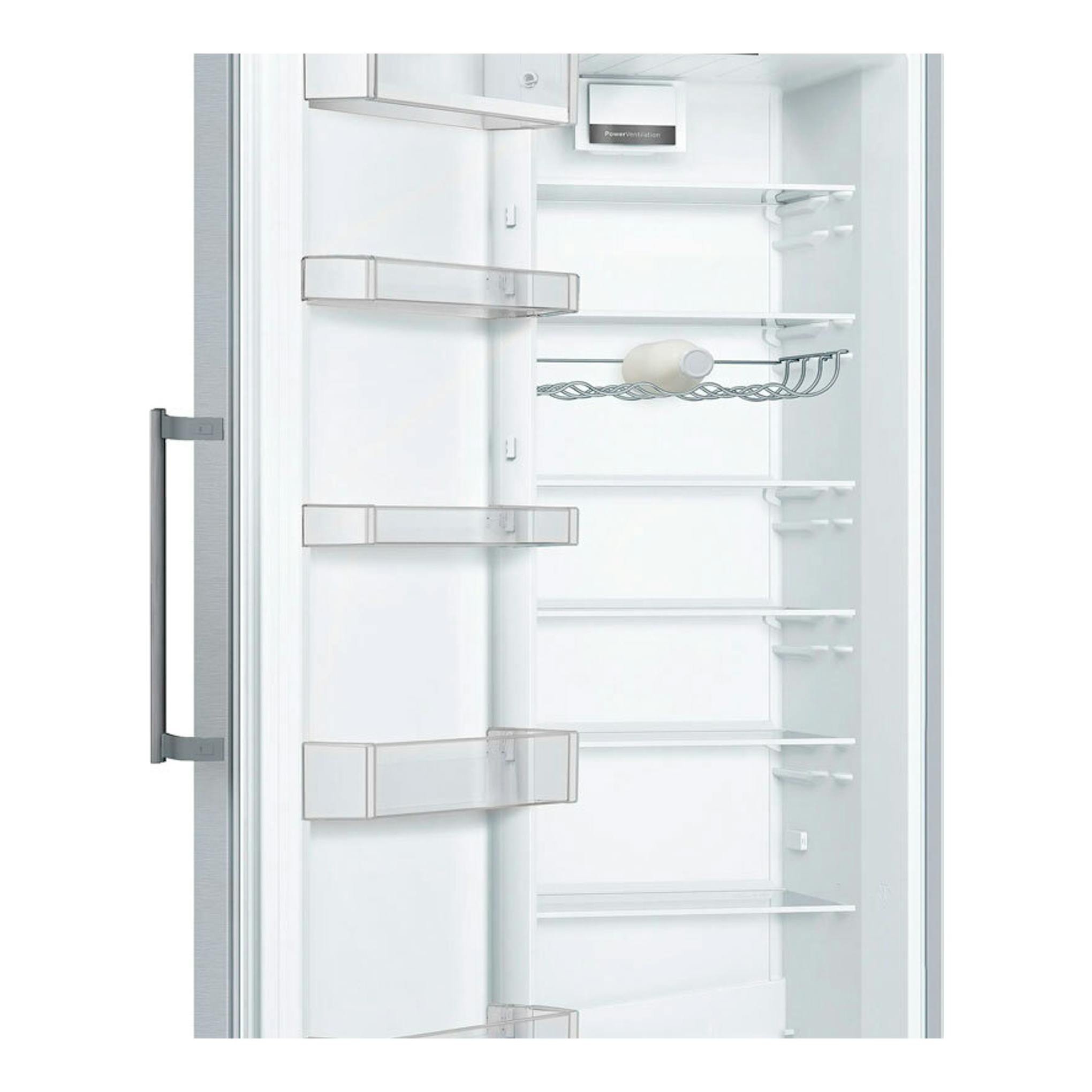 Vista frontal de un frigorífico Balay 3FCE553ME inox mate, puerta abierta, interior blanco con baldas y botellero.