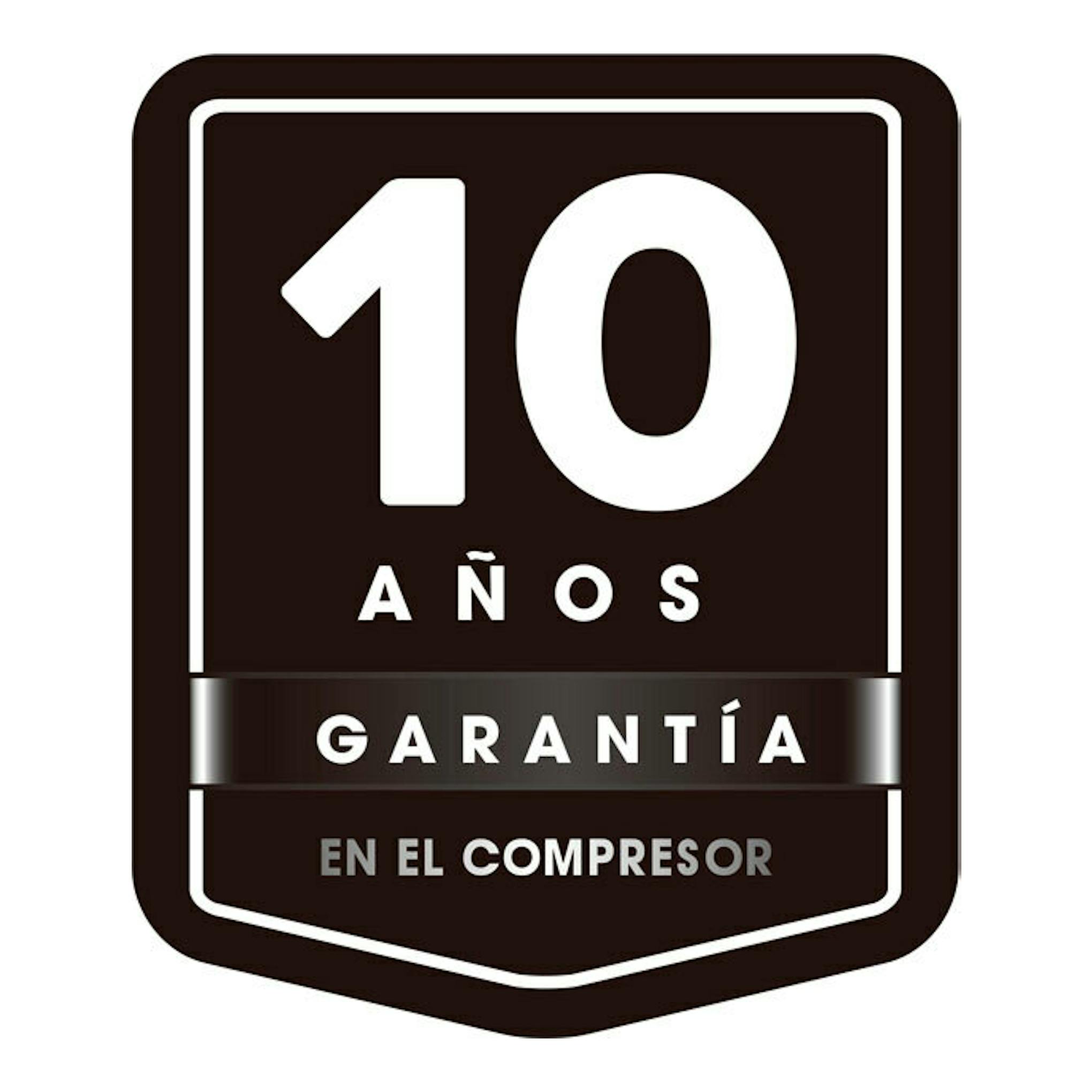 Sello de 10 años de garantía en el compresor, fondo marrón con texto blanco.