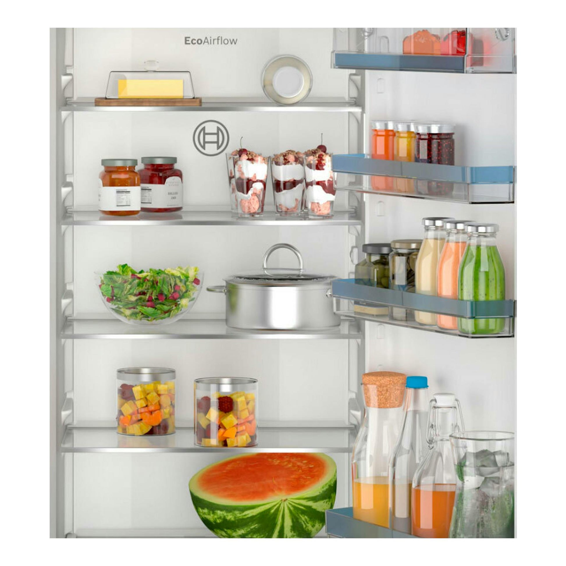 Interior de frigorífico Bosch KIR41VFE0 abierto, con estantes llenos de alimentos y botellas en la puerta.