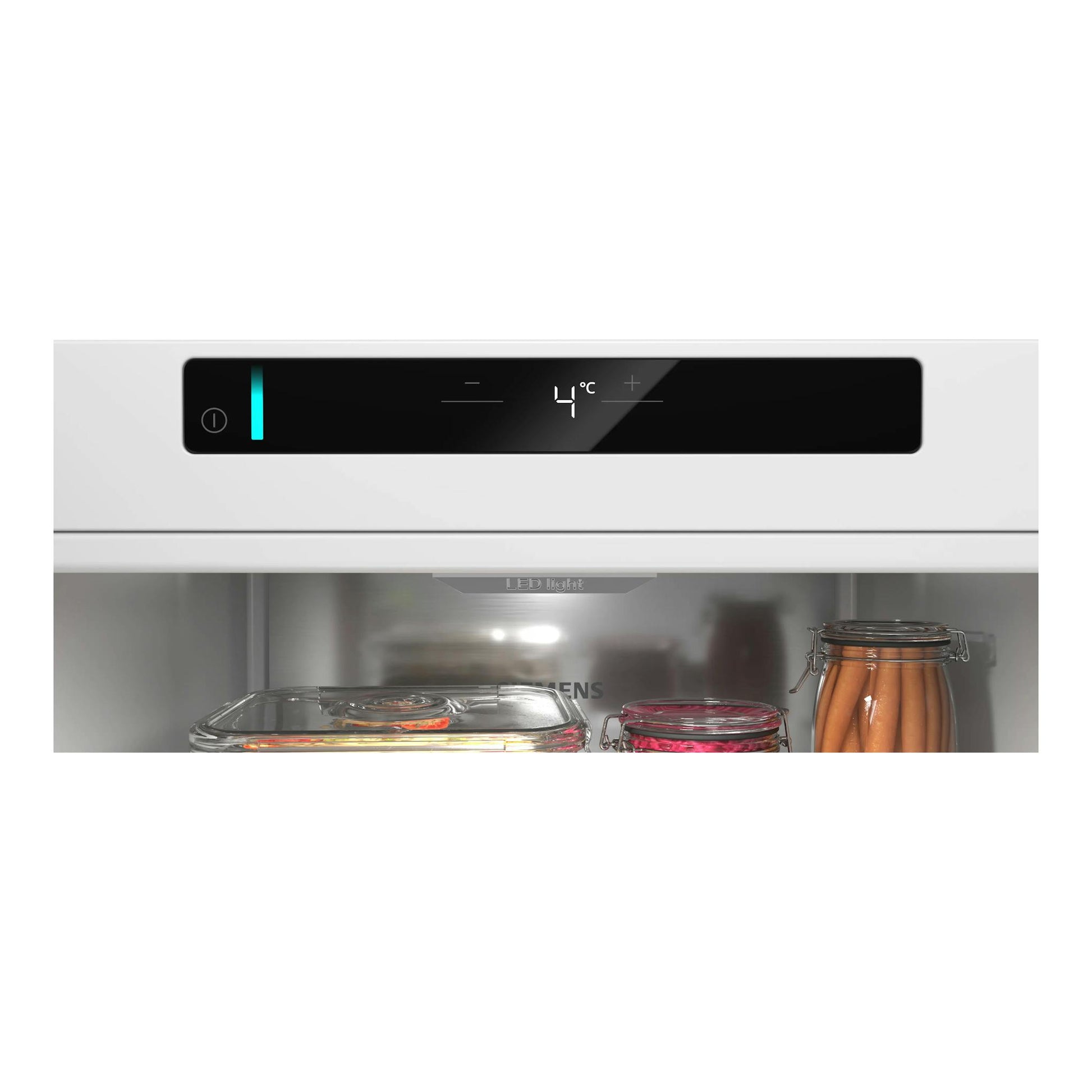 Frigorífico Siemens KS36NVICG en inox, con panel táctil y pantalla a 4 °C, vista frontal del interior.
