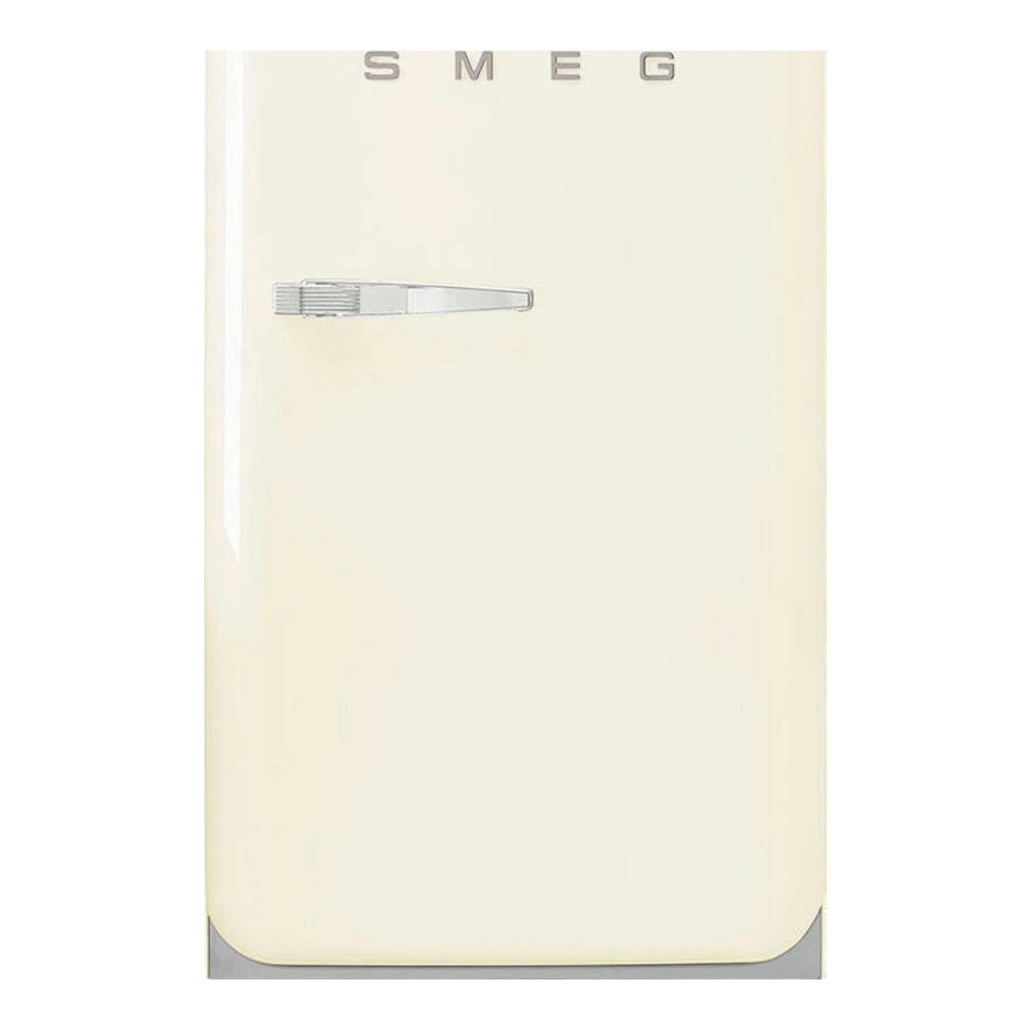 Frigorífico Smeg FAB10RCR5 crema, vista frontal de una puerta, con logotipo Smeg y tirador horizontal.