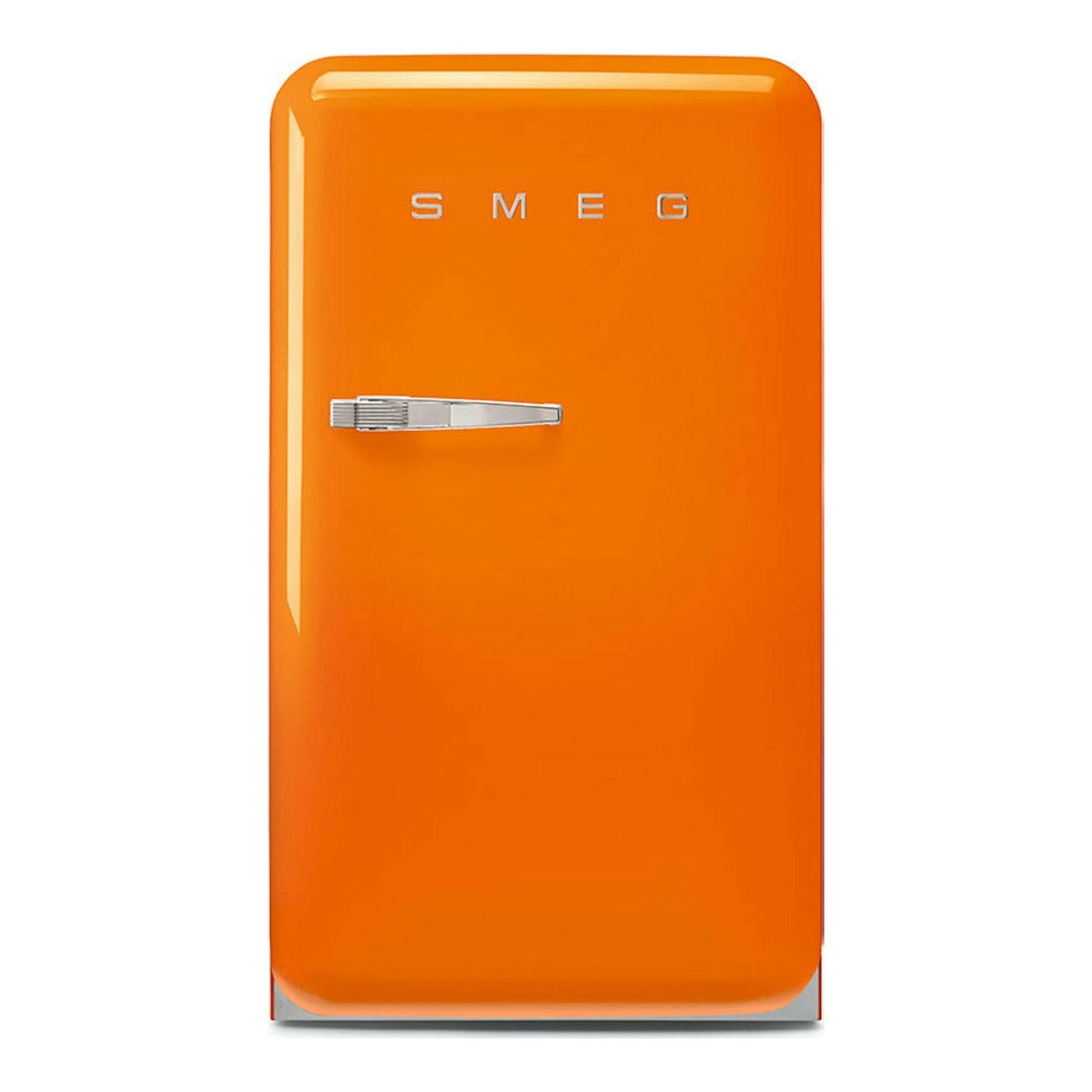 Frigorífico Smeg FAB10ROR6 naranja, vista frontal, con puerta lisa y tirador cromado.
