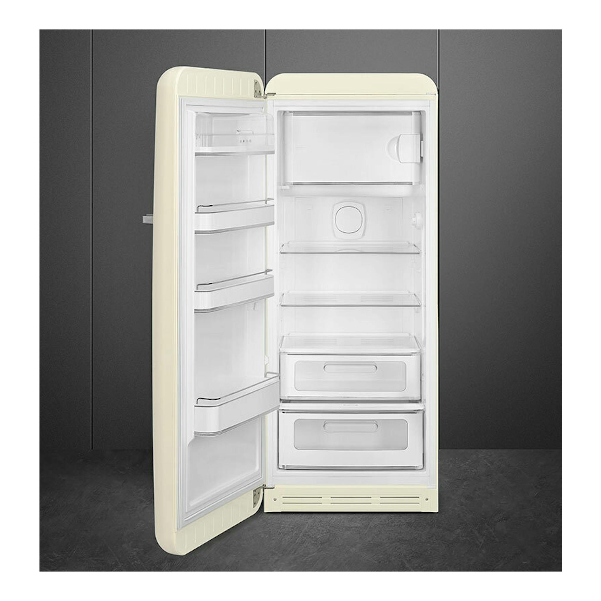 Frigorífico Smeg FAB28LCR6 crema, vista frontal con puerta abierta y interior visible.