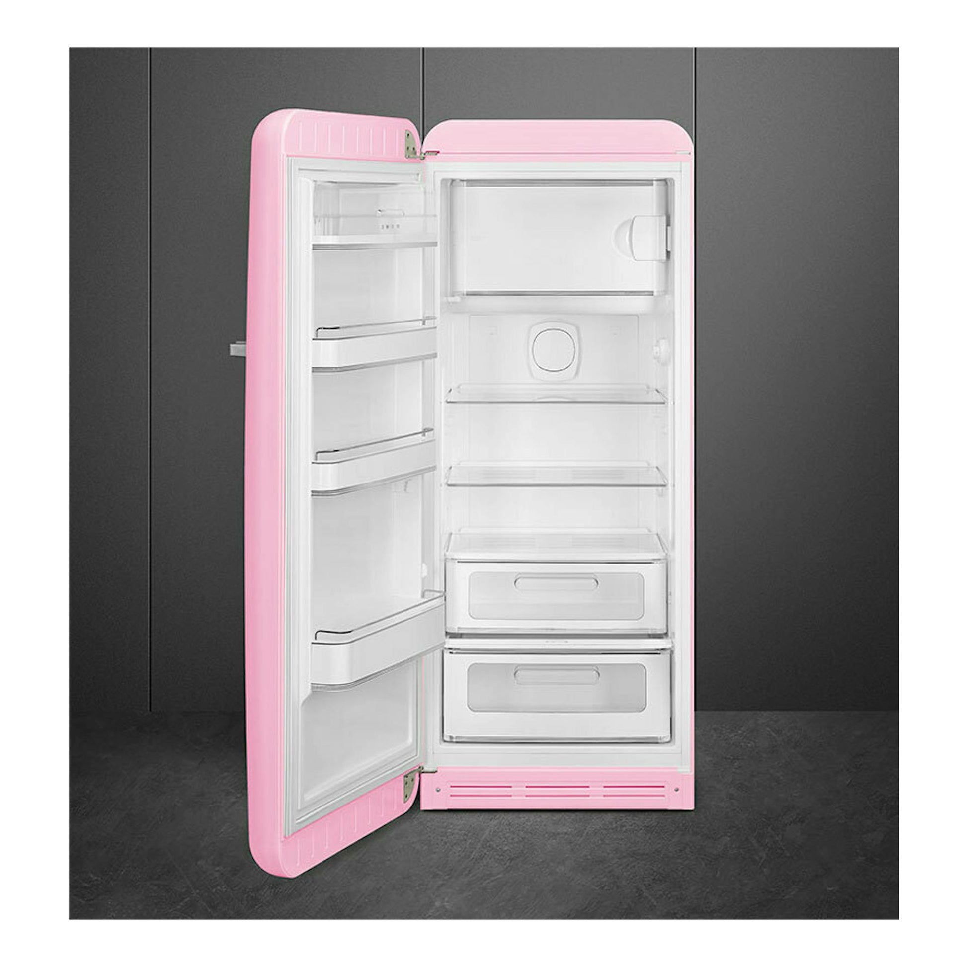 Frigorífico Smeg FAB28LPK6 rosa, vista frontal con la puerta abierta y estantes blancos.