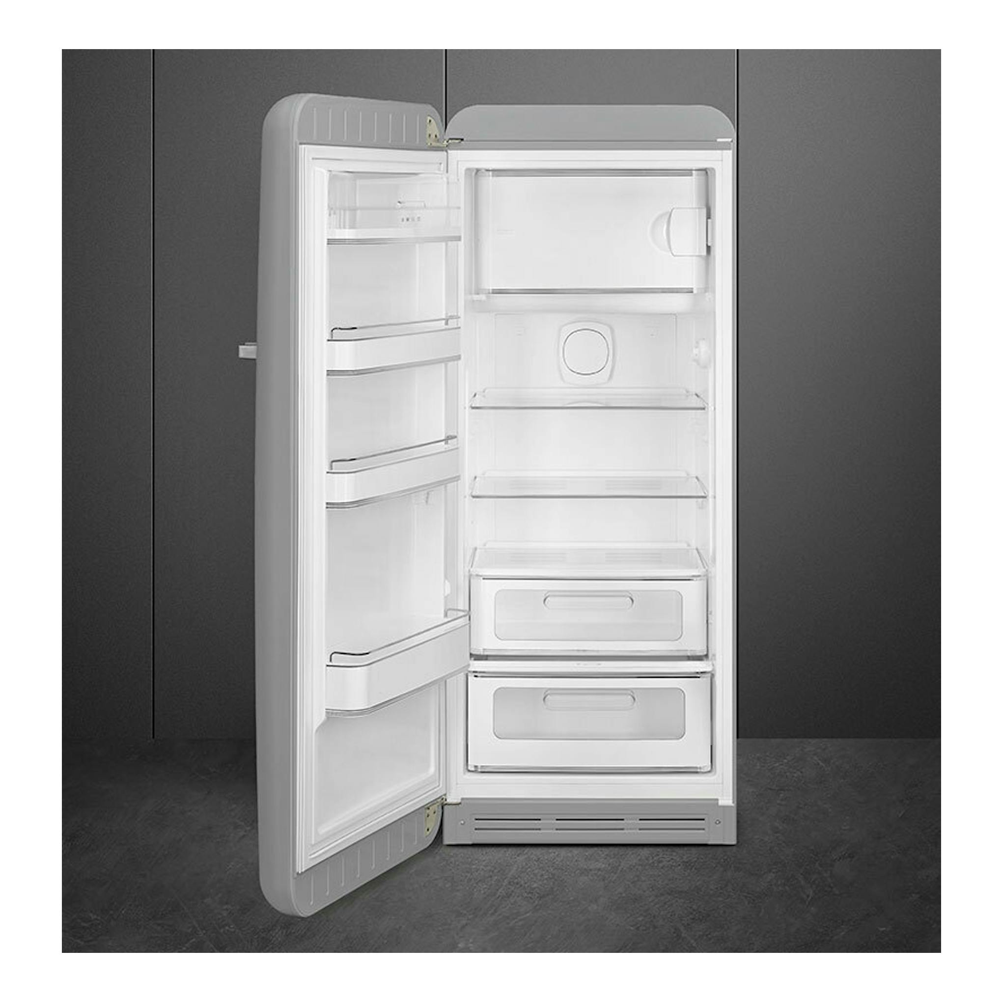 Frigorífico Smeg FAB28LSV6 plata, puerta abierta, interior visible en vista frontal.